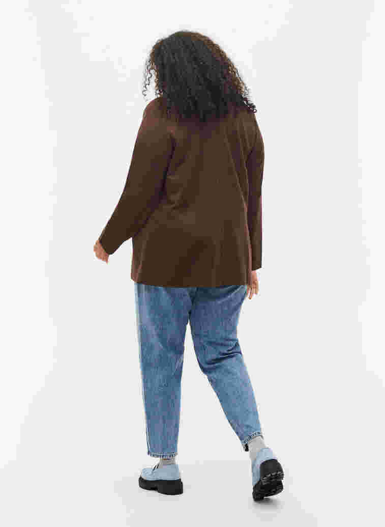 Cropped Mille mom jeans med colorblock, Blue denim, Model