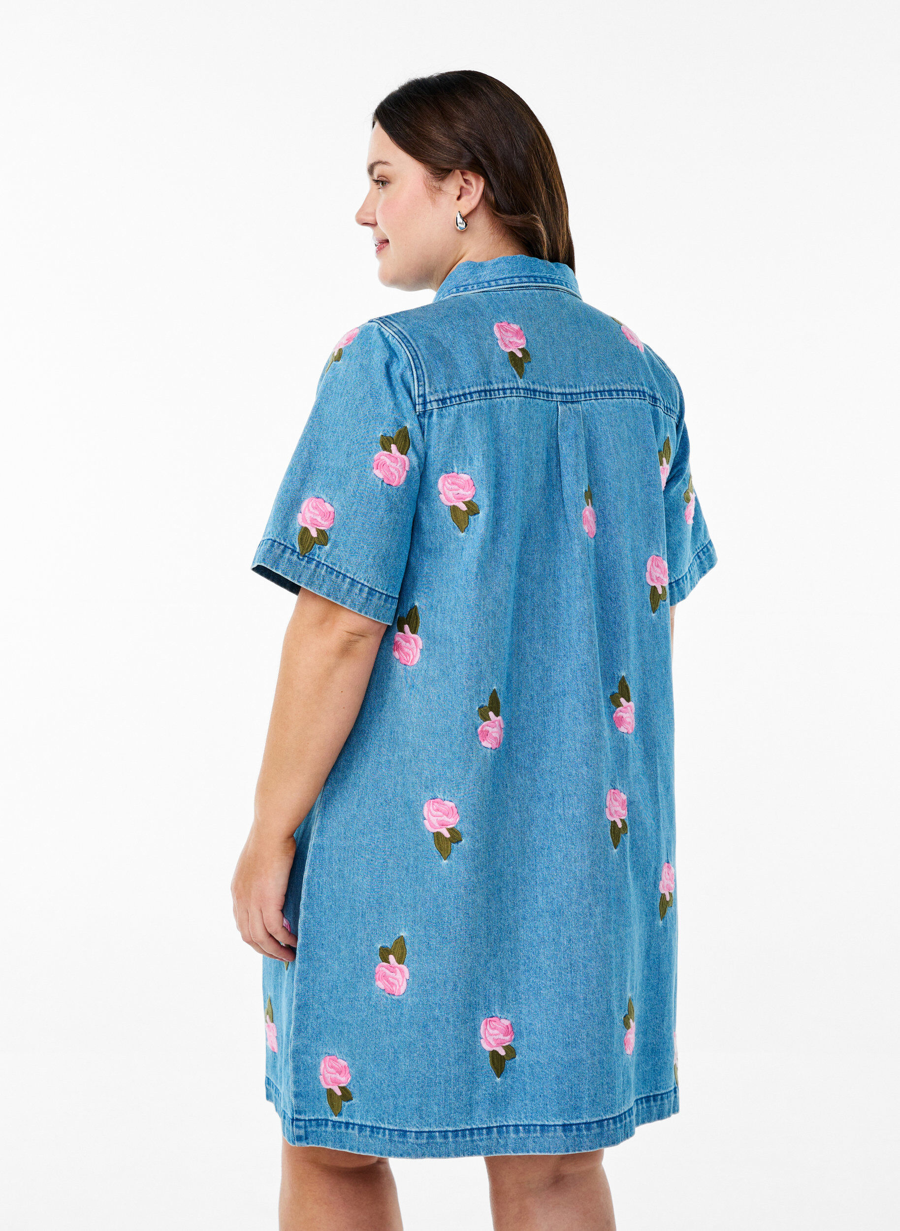 Zizzi Kort denimkjole med broderte blomster, Bl&aring;, Model image number 2