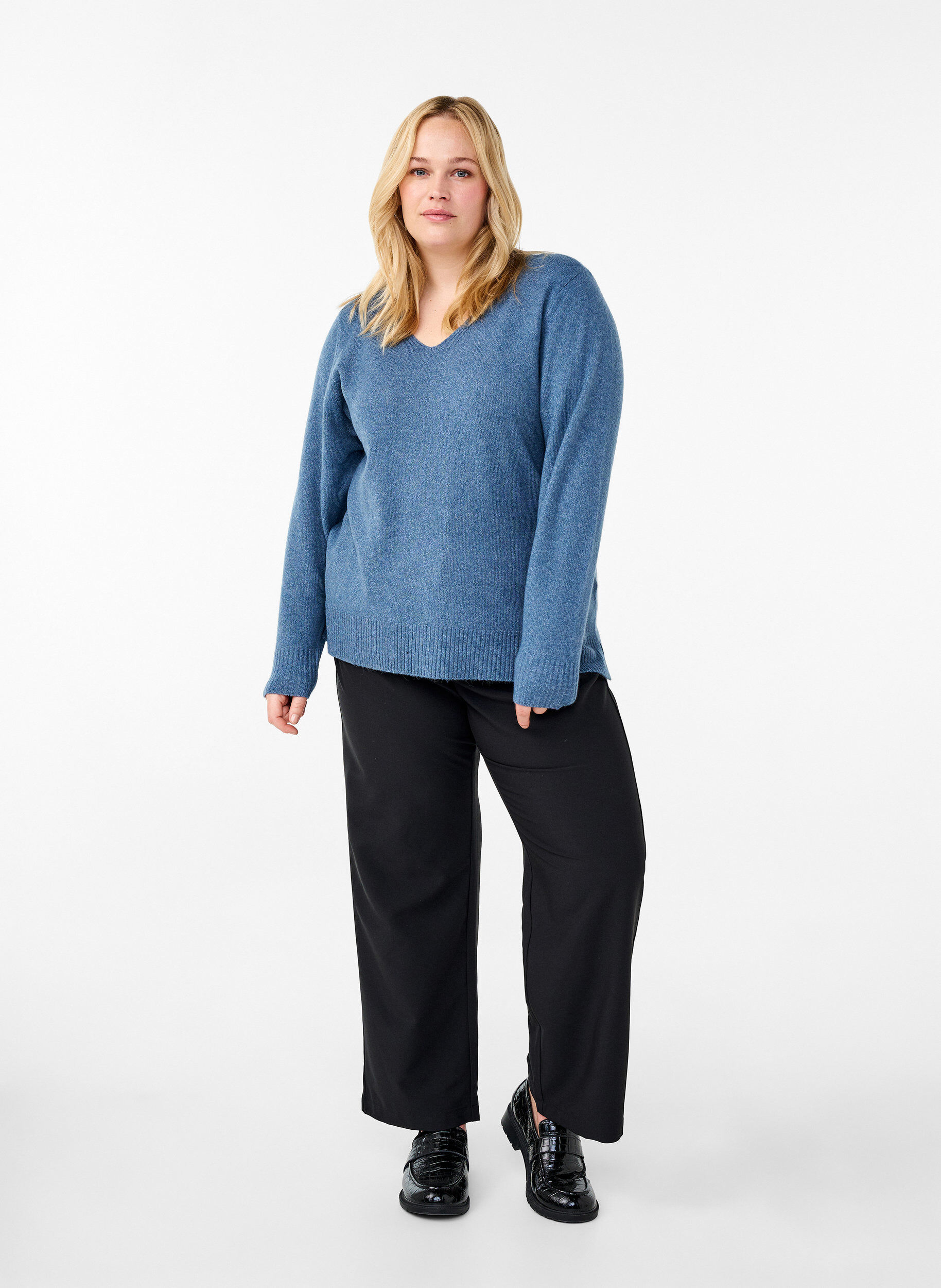 Zizzi Strikkegenser med V-hals, Bering S. White Mel., Model image number 2