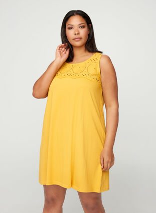 Kjole med broderi anglaise, MINERAL YELLOW, Model image number 0