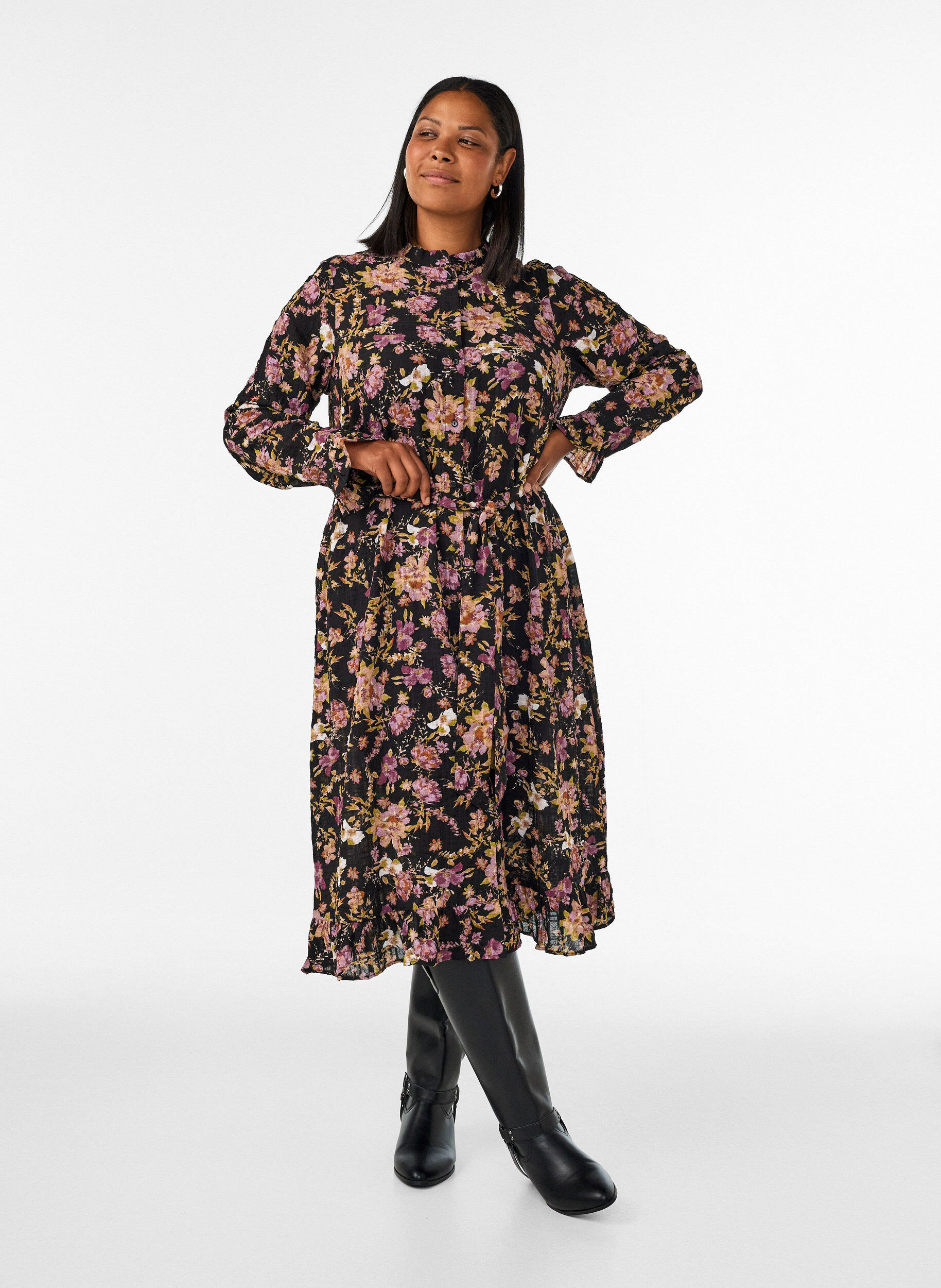 ZizziMidikjole med blomstertrykk og avtakbart knytebelte, Svart, Model image number 1