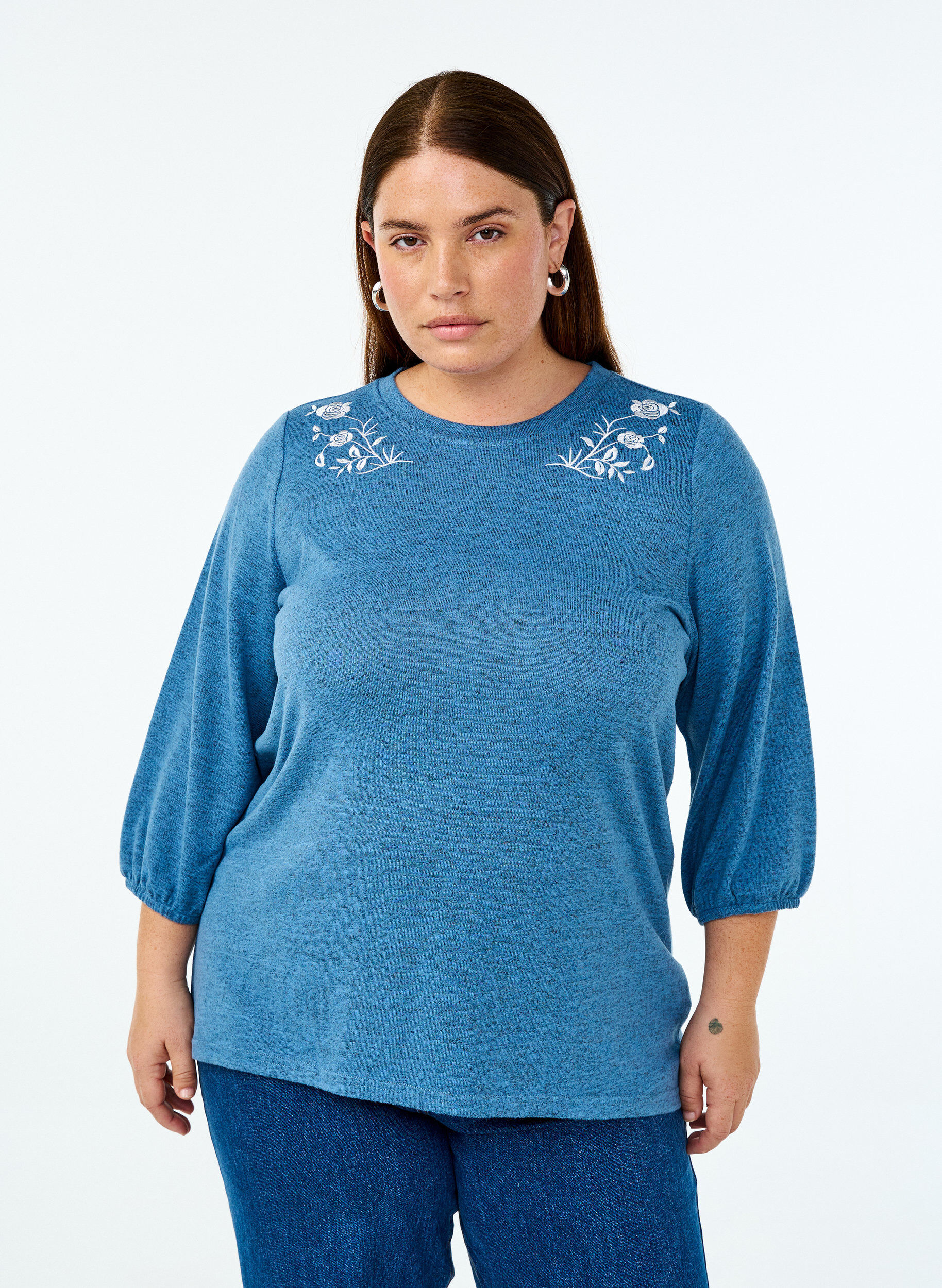 Zizzi Bluse med blomsterbroderi og 3/4 ermer, Copen Blue Melange, Model image number 0