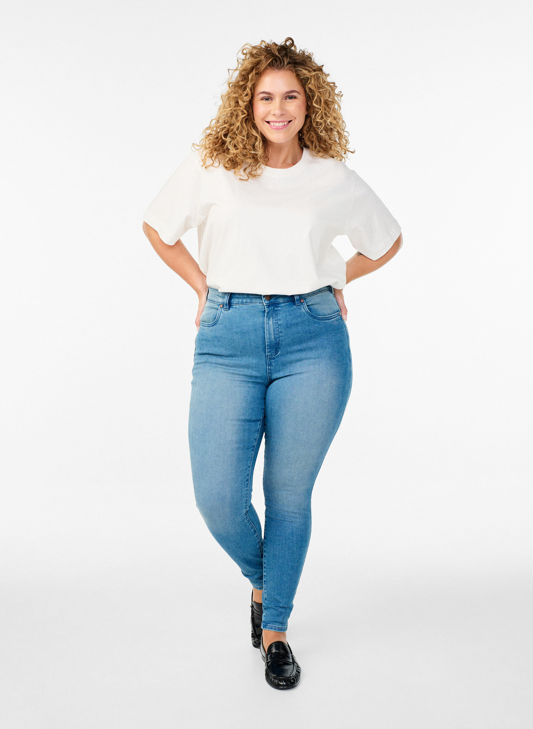 Super slim Amy jeans med h&oslash;y midje, Bl&aring;, Model