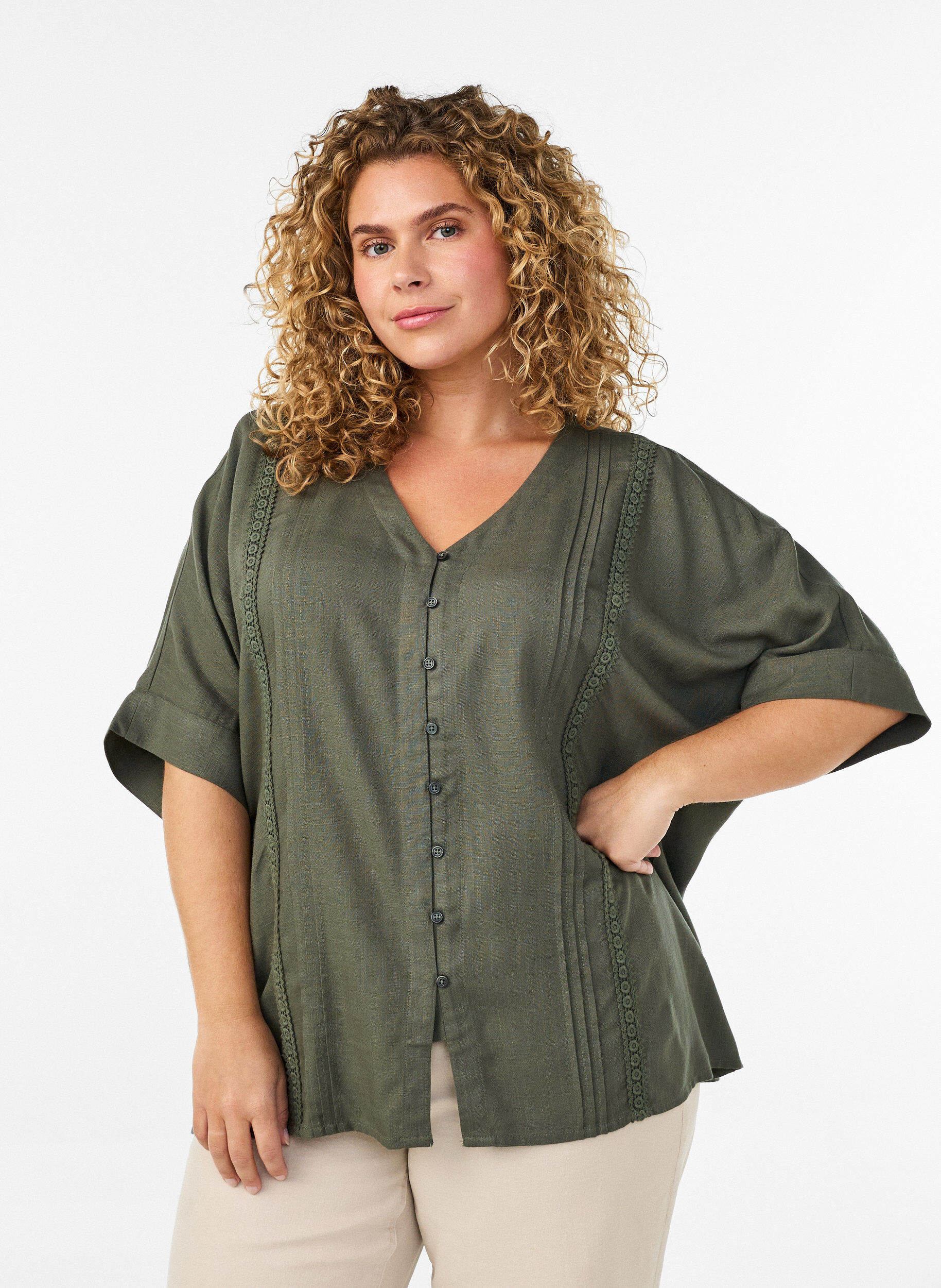 ZizziViskosebluse med heklet kant og knapper, Gr&oslash;nn, Model image number 0