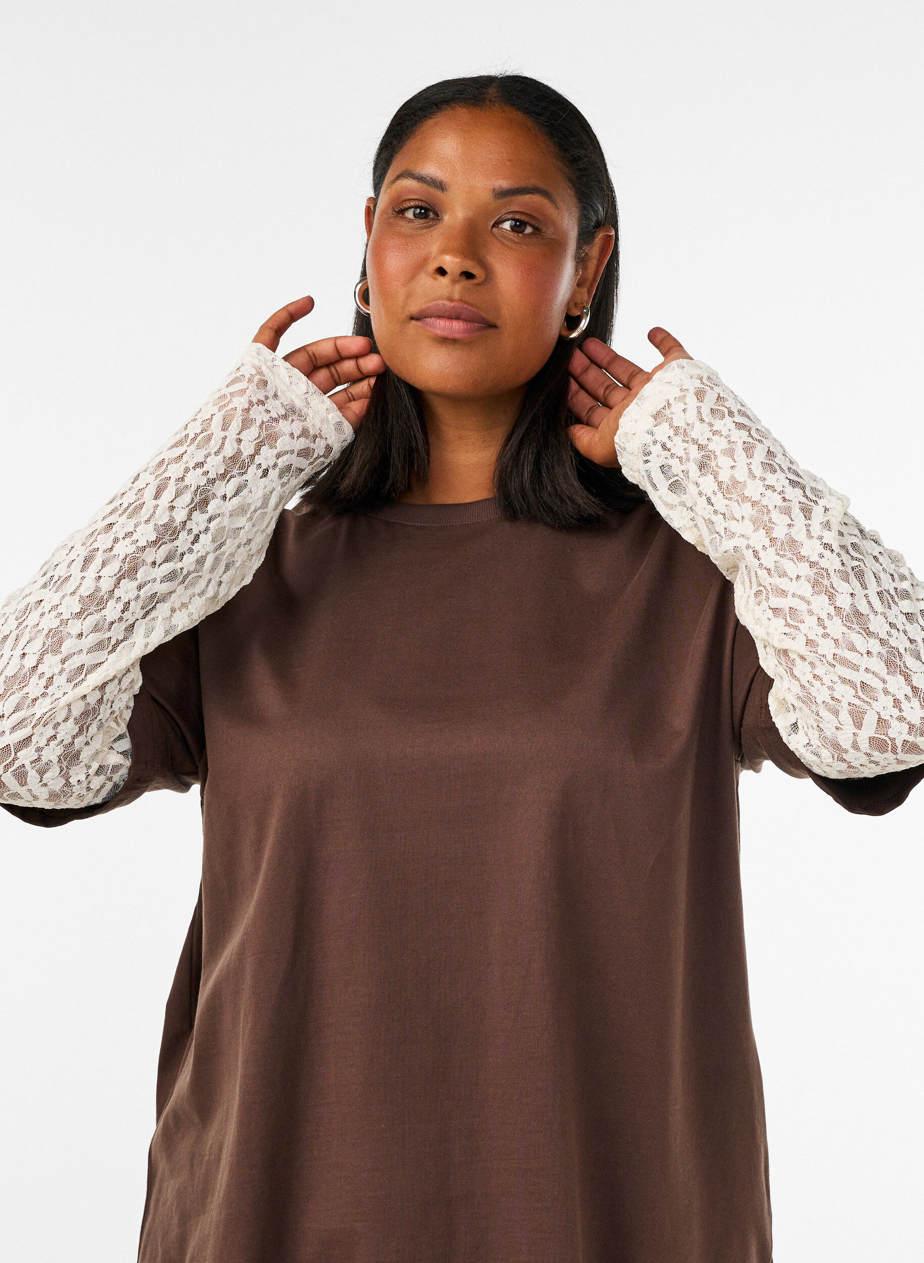 ZizziLoose fit T-skjorte med lange blondeermer, Brun, Model image number 3