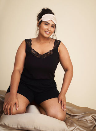 Zizzi Viscose-topp med blondedetaljer, Svart, Image image number 0