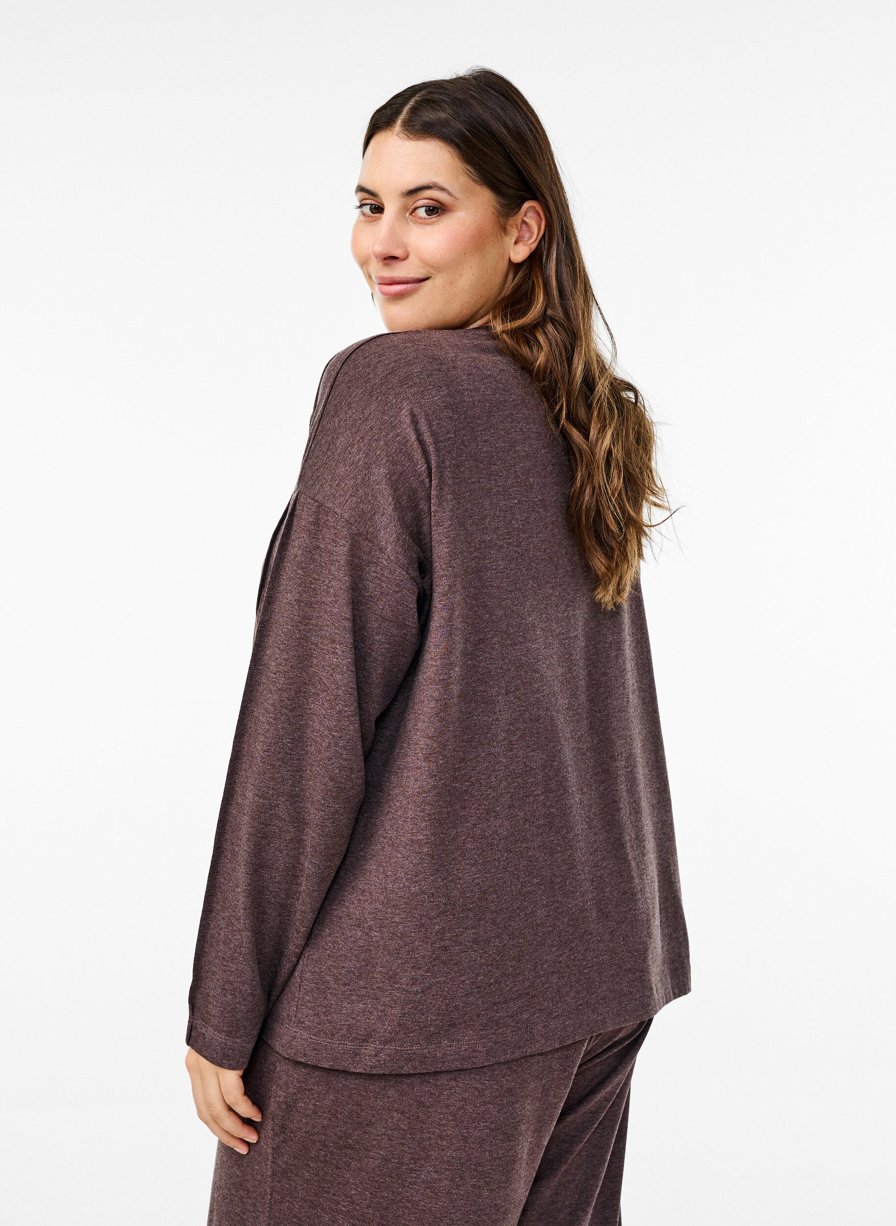 Zizzi L&oslash;s jerseybluse med s&oslash;mdetaljer, Brun, Model image number 2