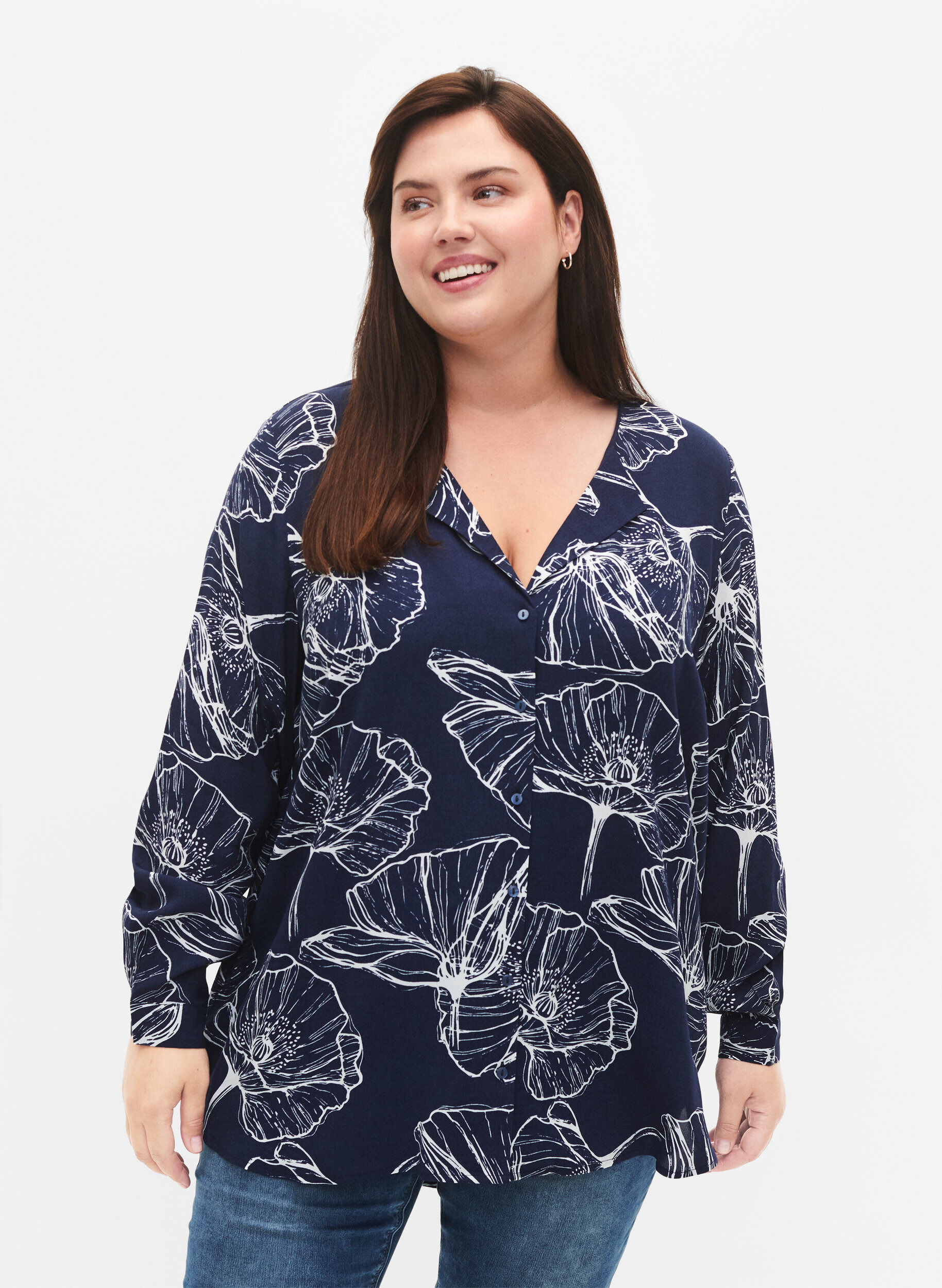 Zizzi Skjorte i viskose med blomstertrykk og lange ermer, Navy B./Big Fl.AOP, Model image number 0
