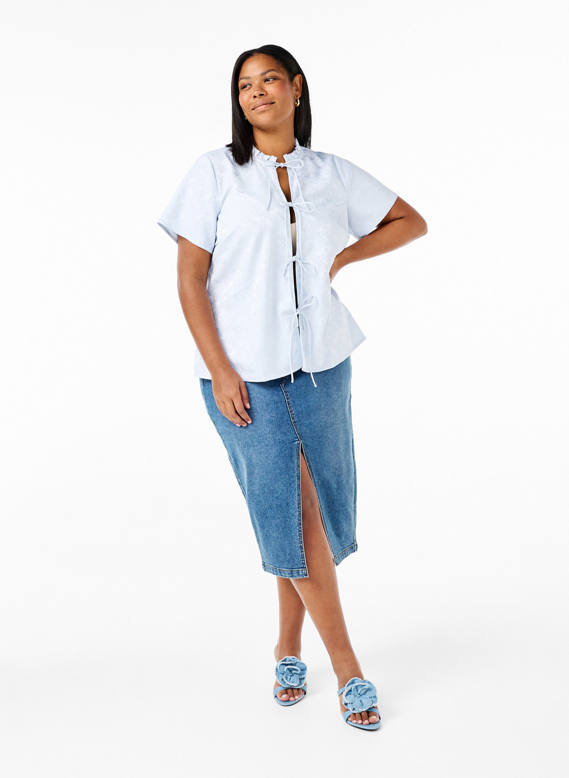 Zizzi Kortermet jacquardbluse med b&aring;nd, Bl&aring;, Model image number 1