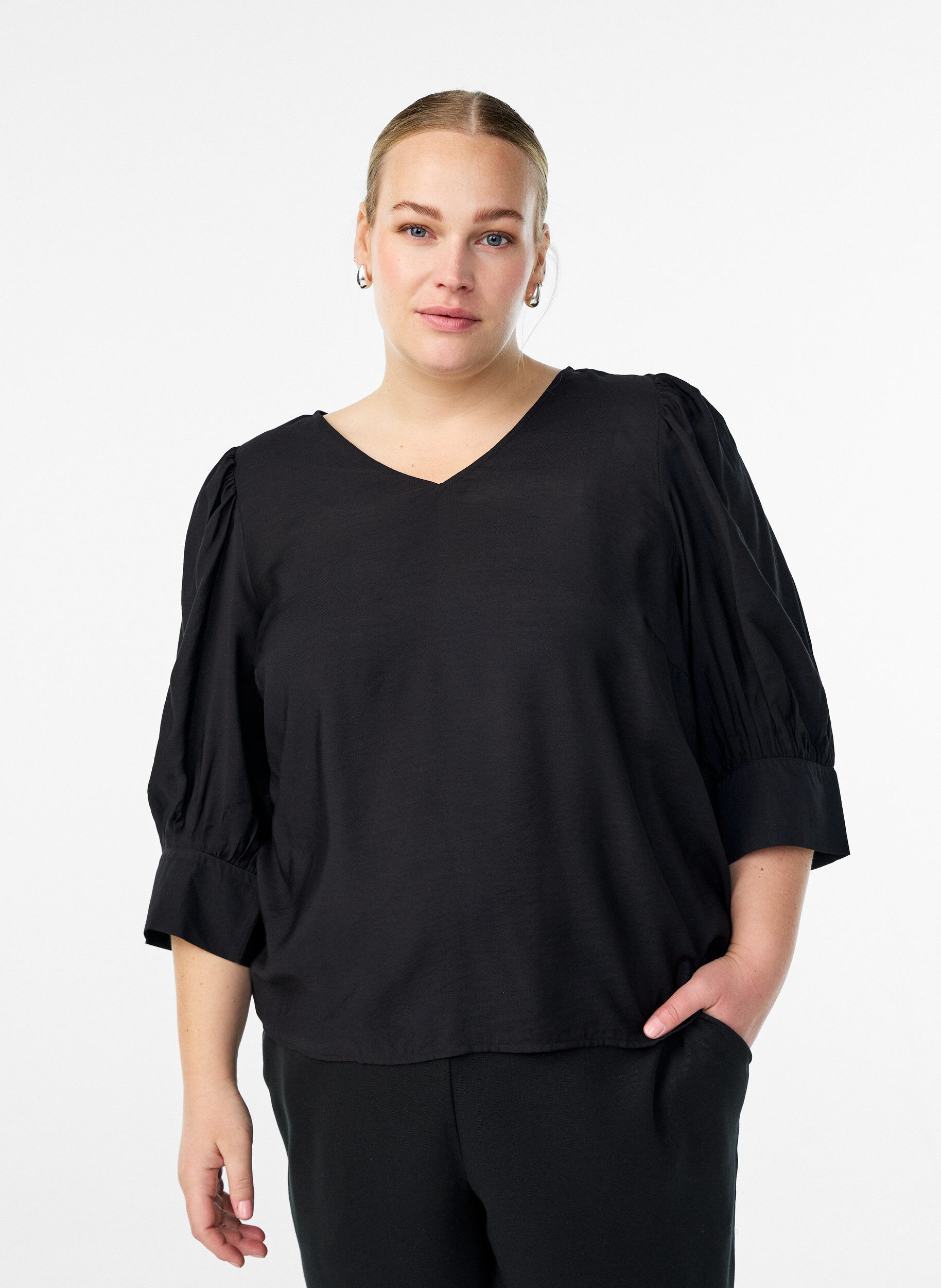 Bluse med V-hals og 3/4-ermer, Svart, Model