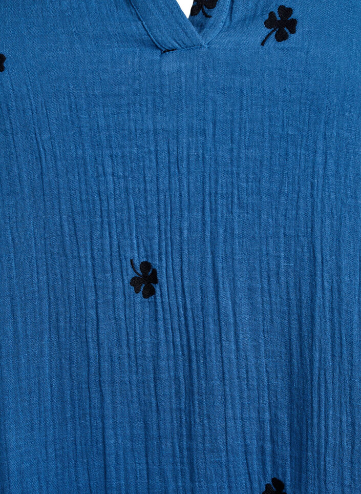 Kort kjole i bomullsmuslin med broderte blomster, Bl&aring;, Packshot image number 2