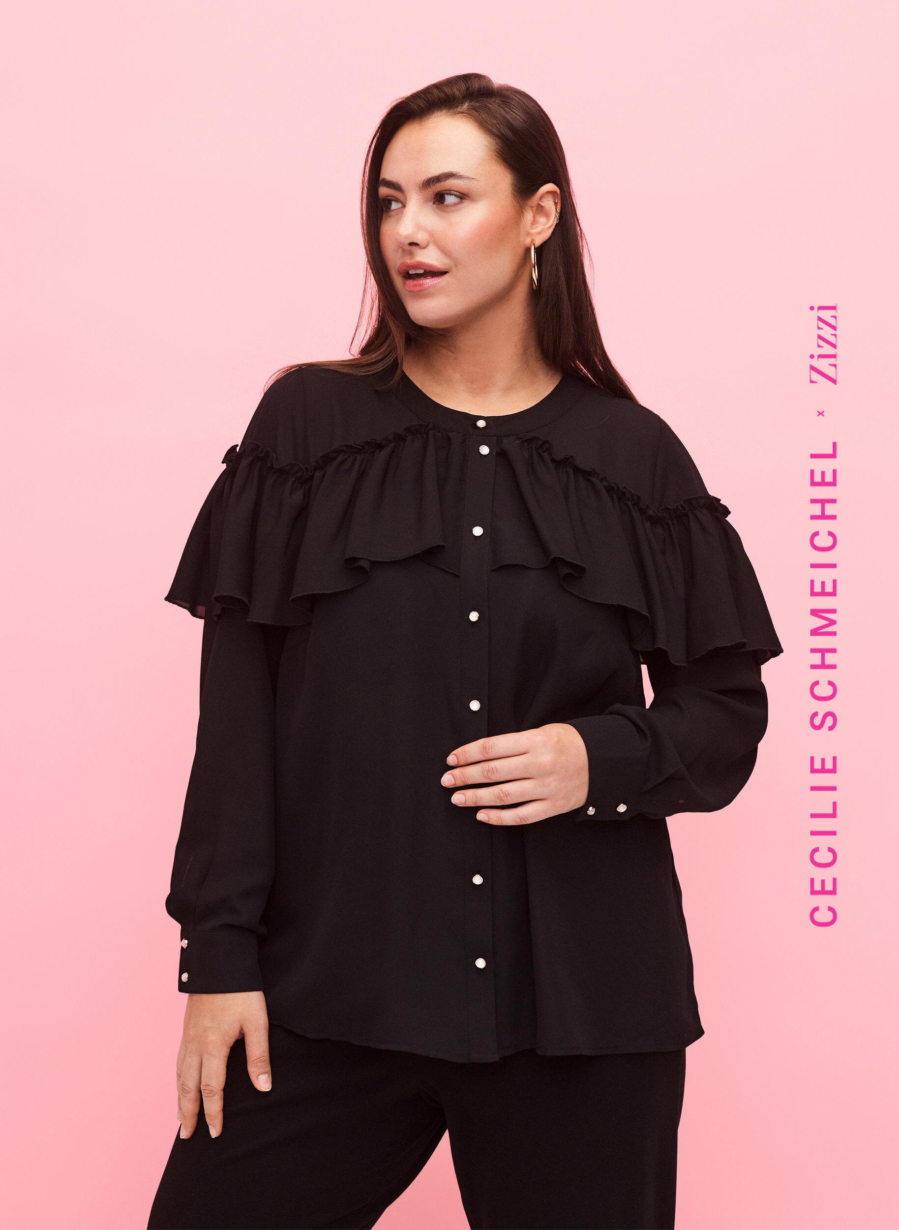 Zizzi Ruffle-skjortebluse med perleknapper, Black, Model image number 0