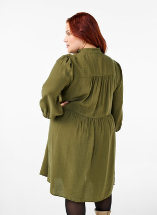 Zizzi Knelang kjole med broderi og 3/4-ermer, Winter Moss, Model image number 1