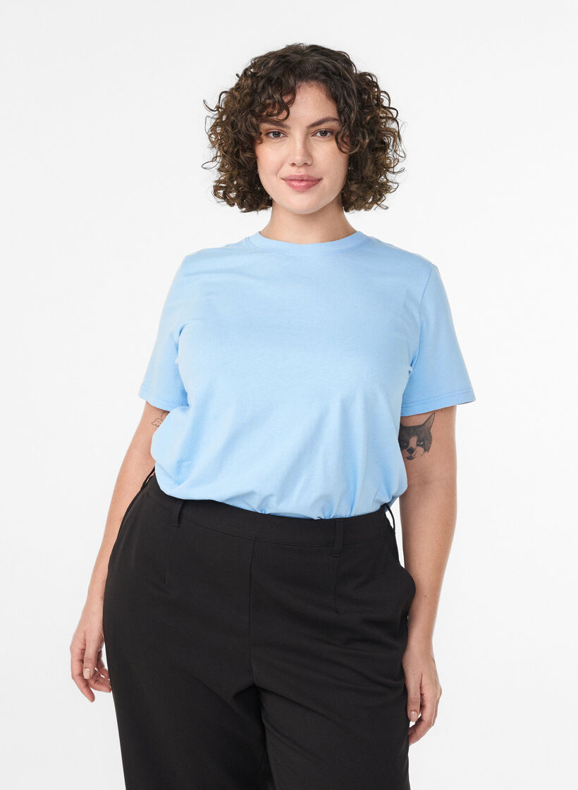 Basic T-skjorte i bomull med rund hals, Bl&aring;, Model image number 0
