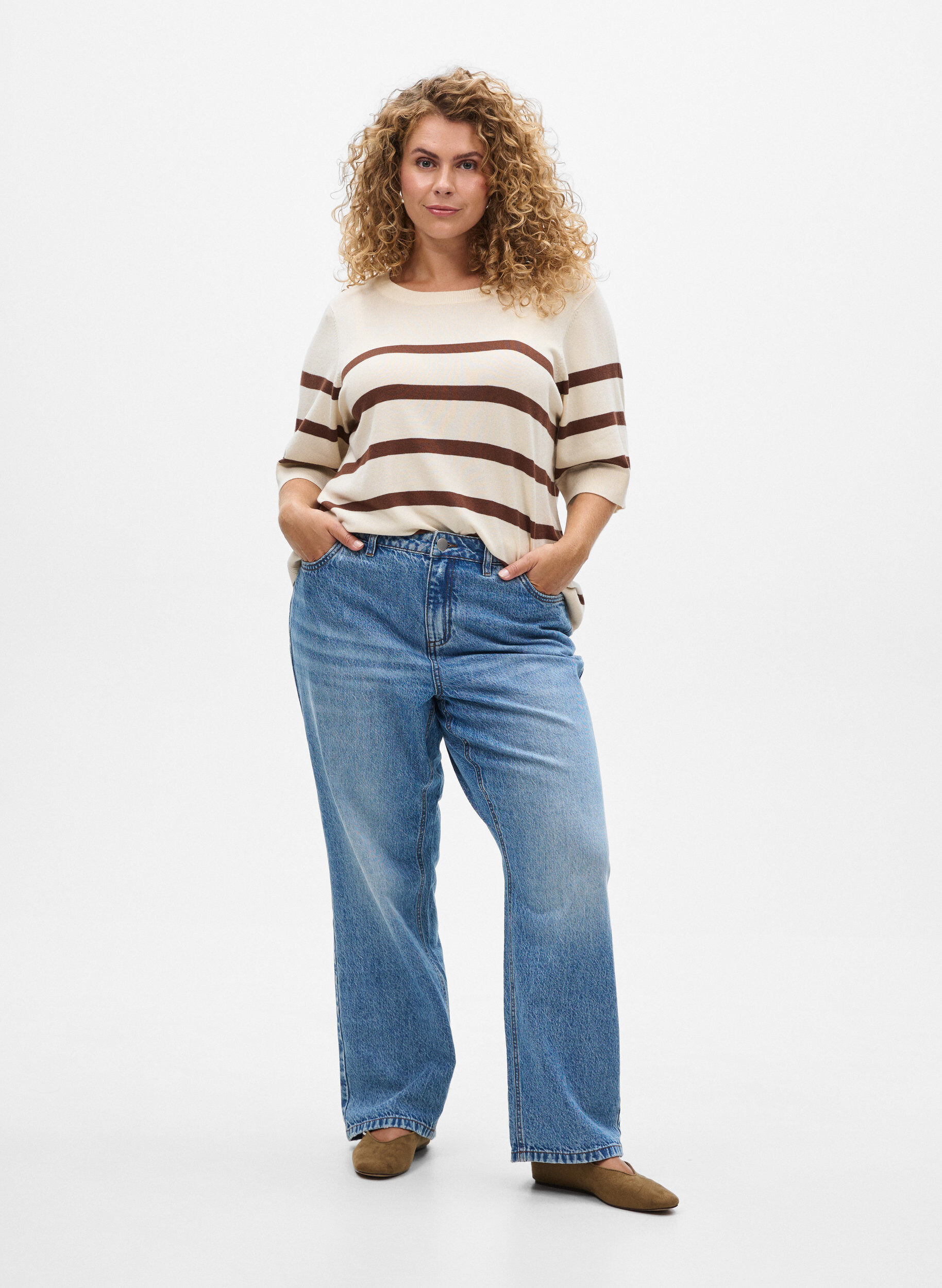 Zizzi Stripete strikketopp med korte ermer, Beige, Model image number 1