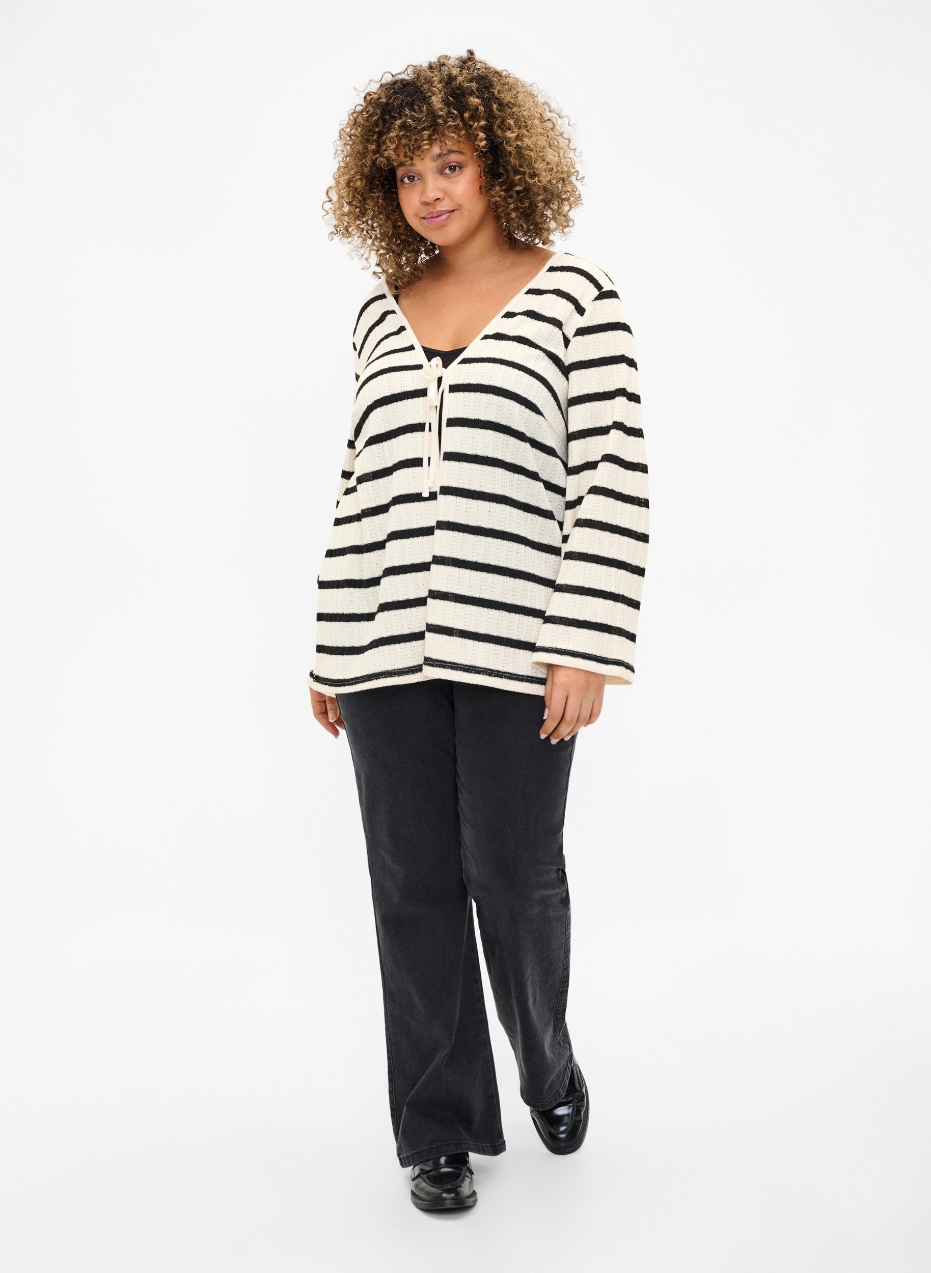 Zizzi Stripete cardigan med knytestrikk, Sand Black Stripe, Model image number 2