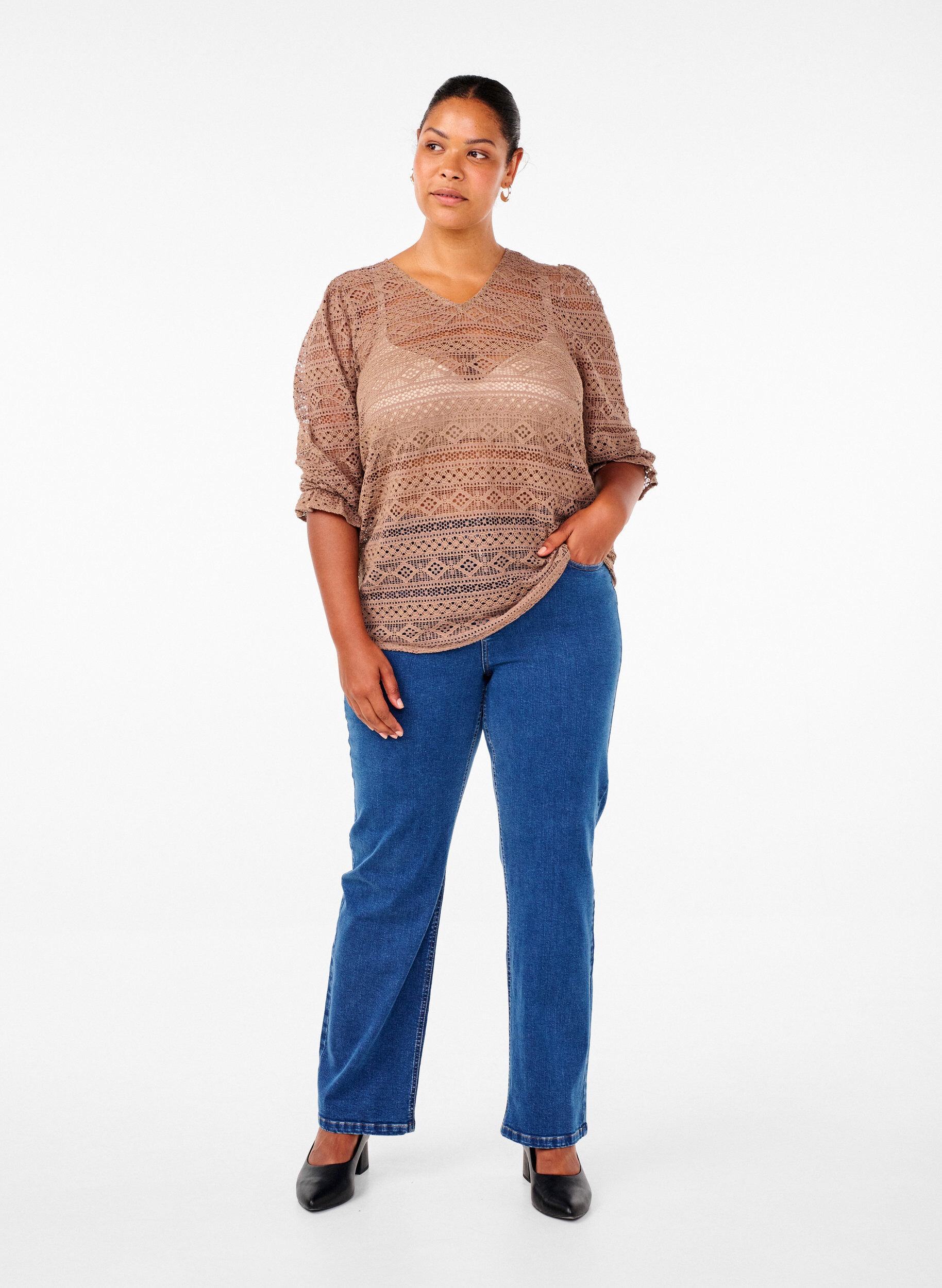 Zizzi Bluse med hullm&oslash;nster og 3/4-ermer, Brun, Model image number 1