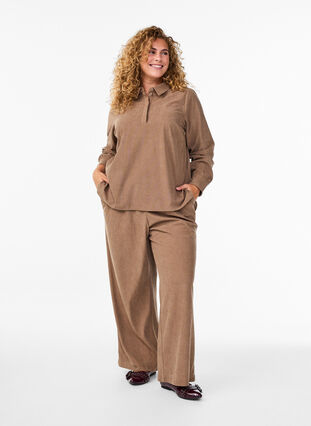 Zizzi Langermet skjortebluse i cordfløyel, Caribou, Model image number 2
