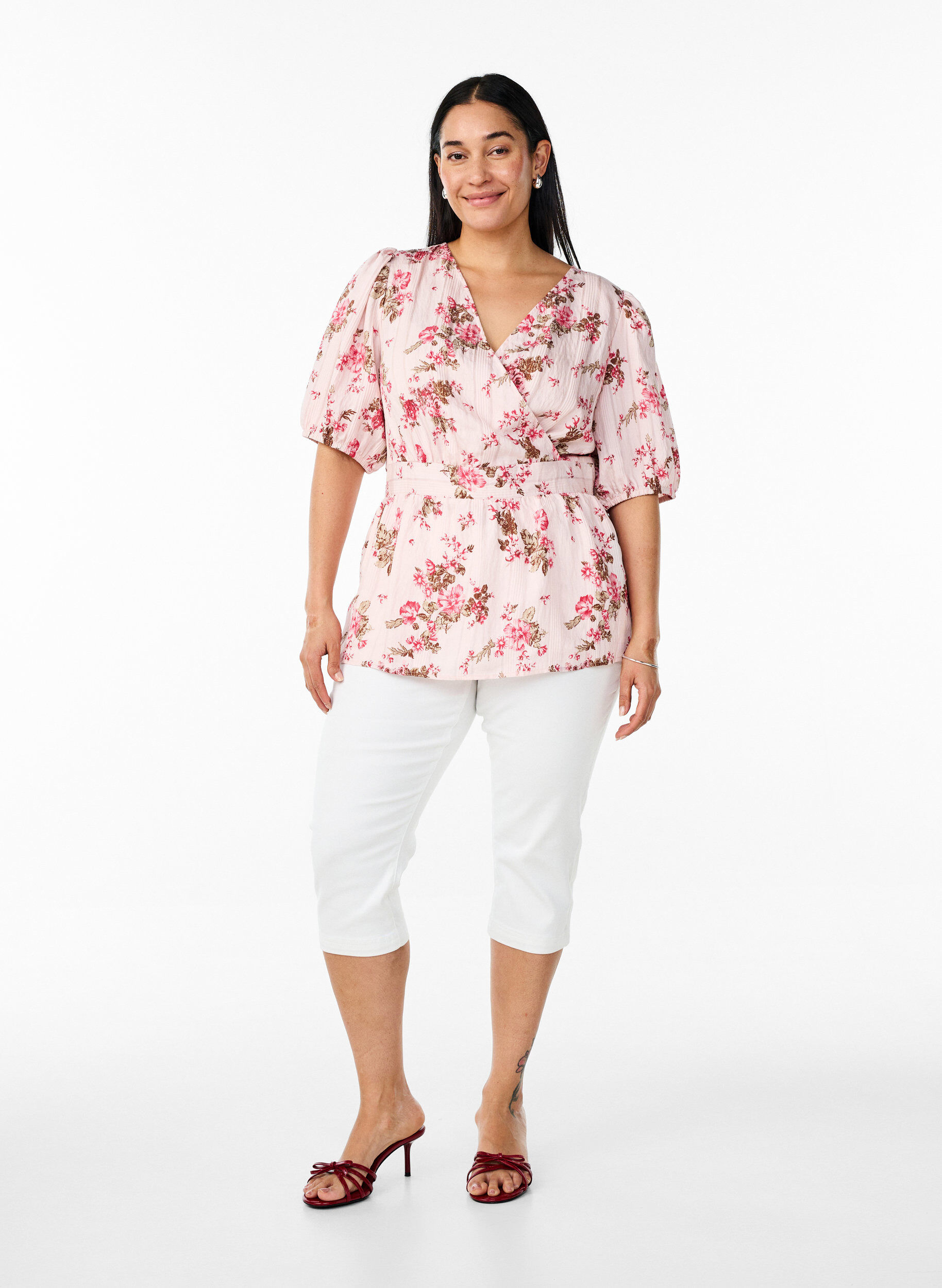 Zizzi Bluse med blomsterprint, korte ermer og smocket midje, Rosa, Model image number 1