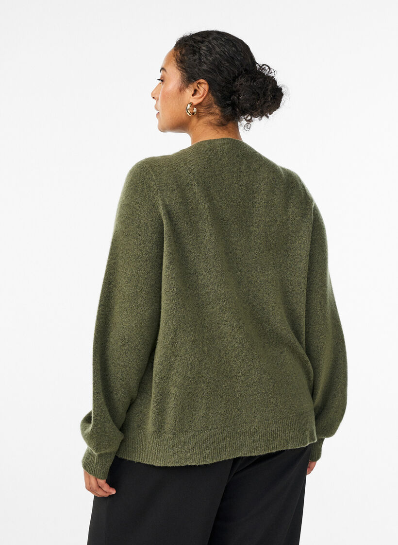 Cardigan i myk strikk med gullfargede knapper, Gr&oslash;nn, Model image number 2