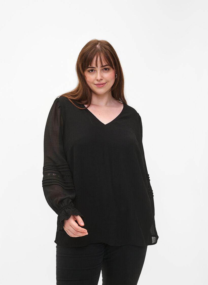 Bluse med V-hals og ermer med volanger, Black, Model image number 0