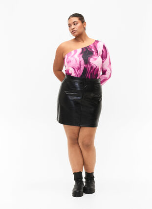 Zizzi One-shoulder bluse med mønster, Raspberry Rose AOP, Model image number 3
