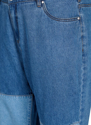 Mille mom fit-jeans med colorblock og høy midje, Light Blue Denim, Packshot image number 2