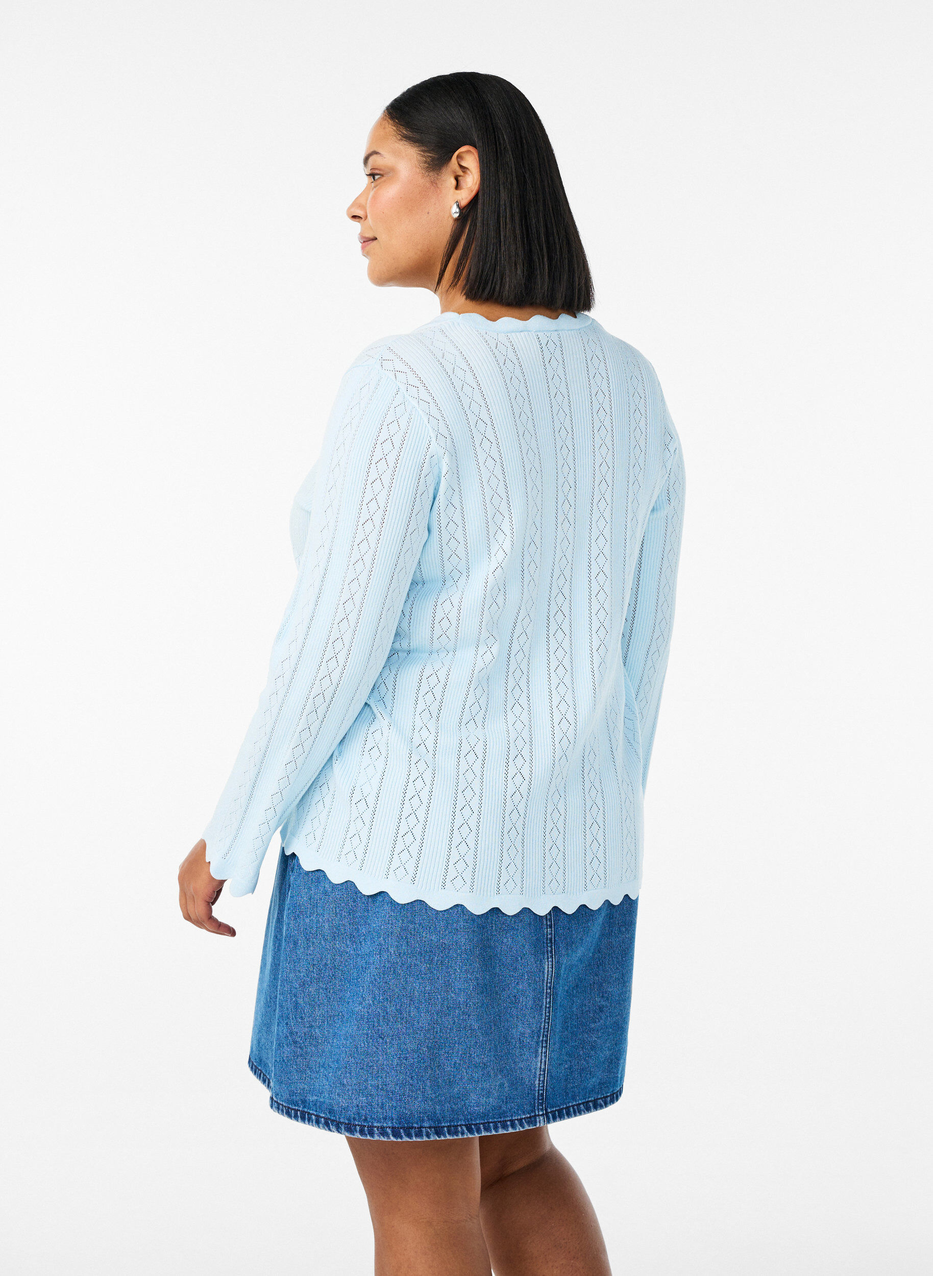 Zizzi Cardigan med hullbroderi og b&oslash;lgete kanter, Bl&aring;, Model image number 2