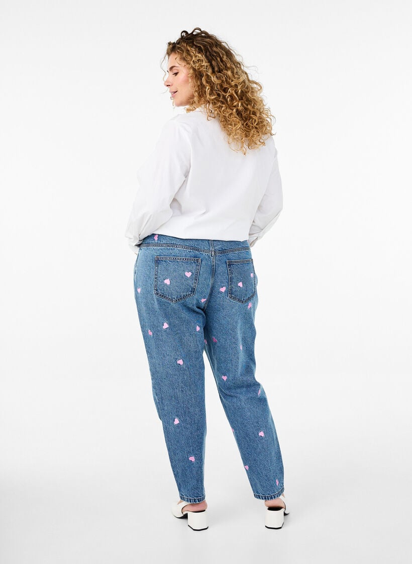 Mille mom-fit jeans med broderi, Blå, Model image number 2