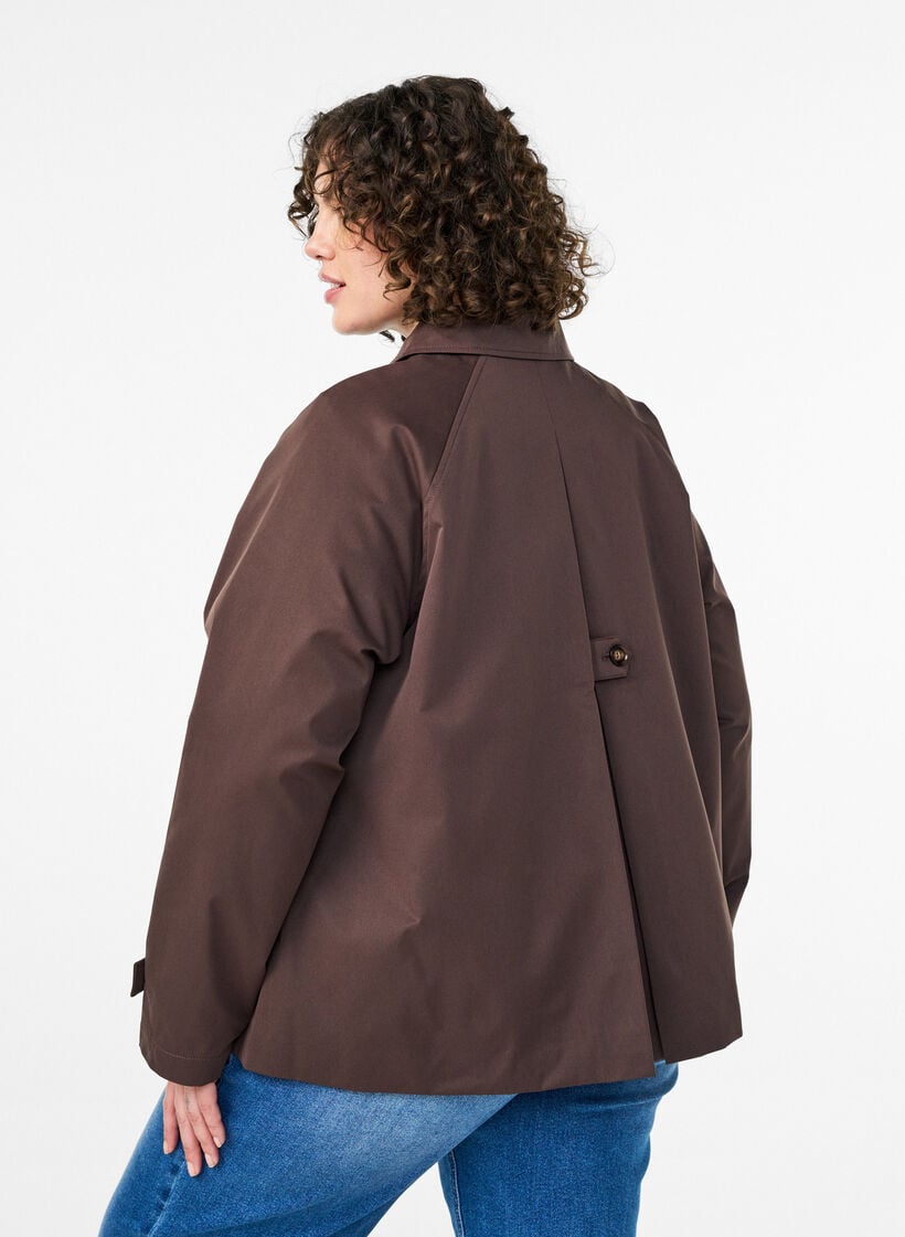 Kort trenchcoat med krage og raglanermer, Brun, Model image number 2