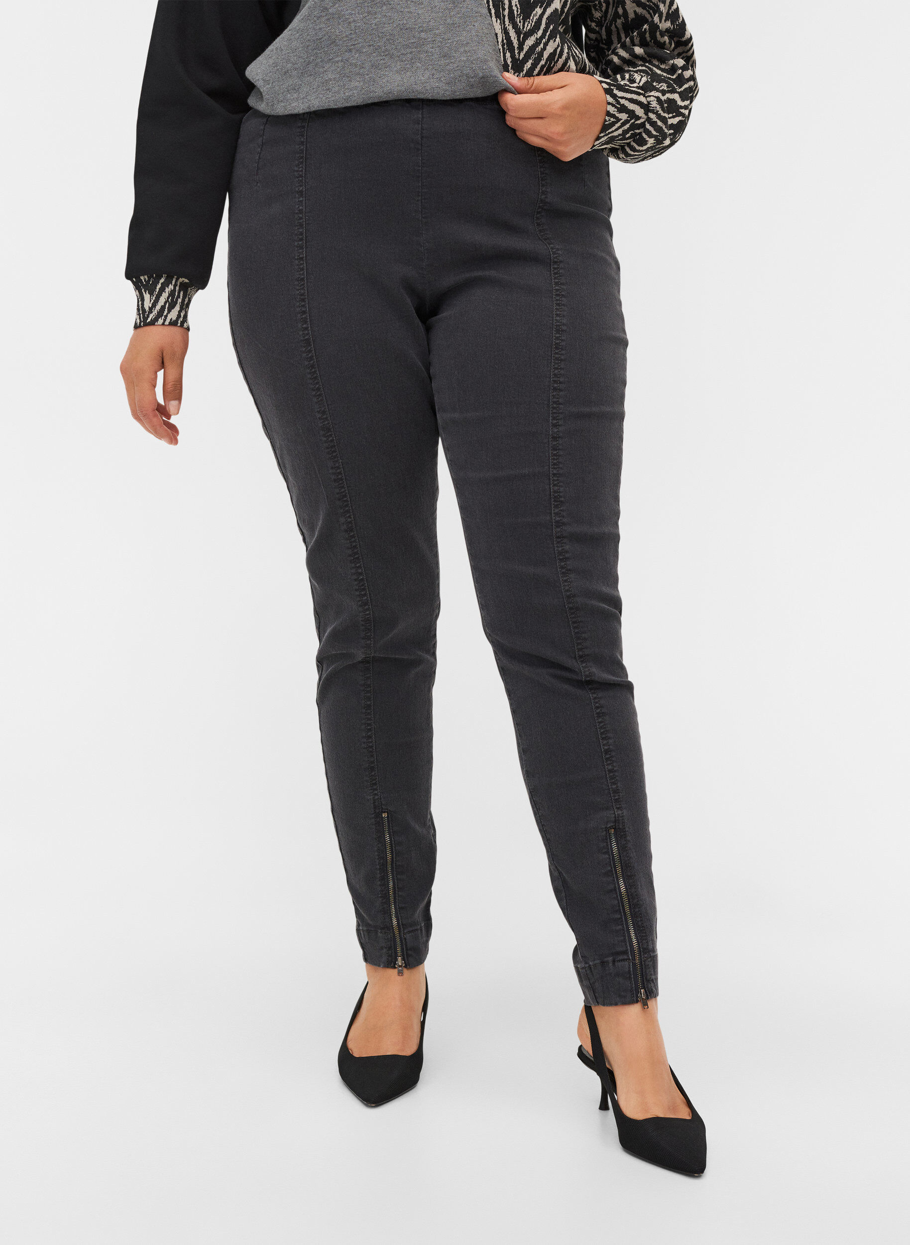 Zizzi Jeggings med glidel&aring;sdetalj, Grey Wash, Model image number 2