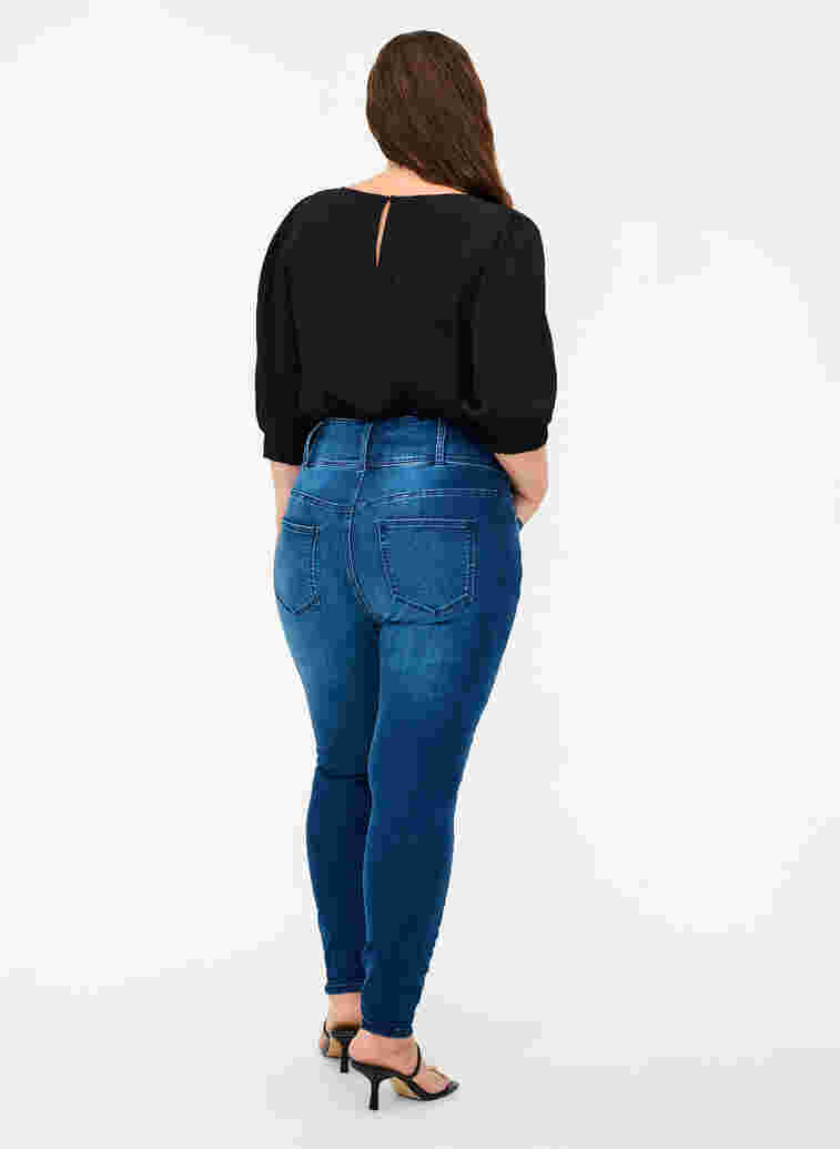 Super slim Bea jeans med ekstra høyt liv, Blue denim, Model