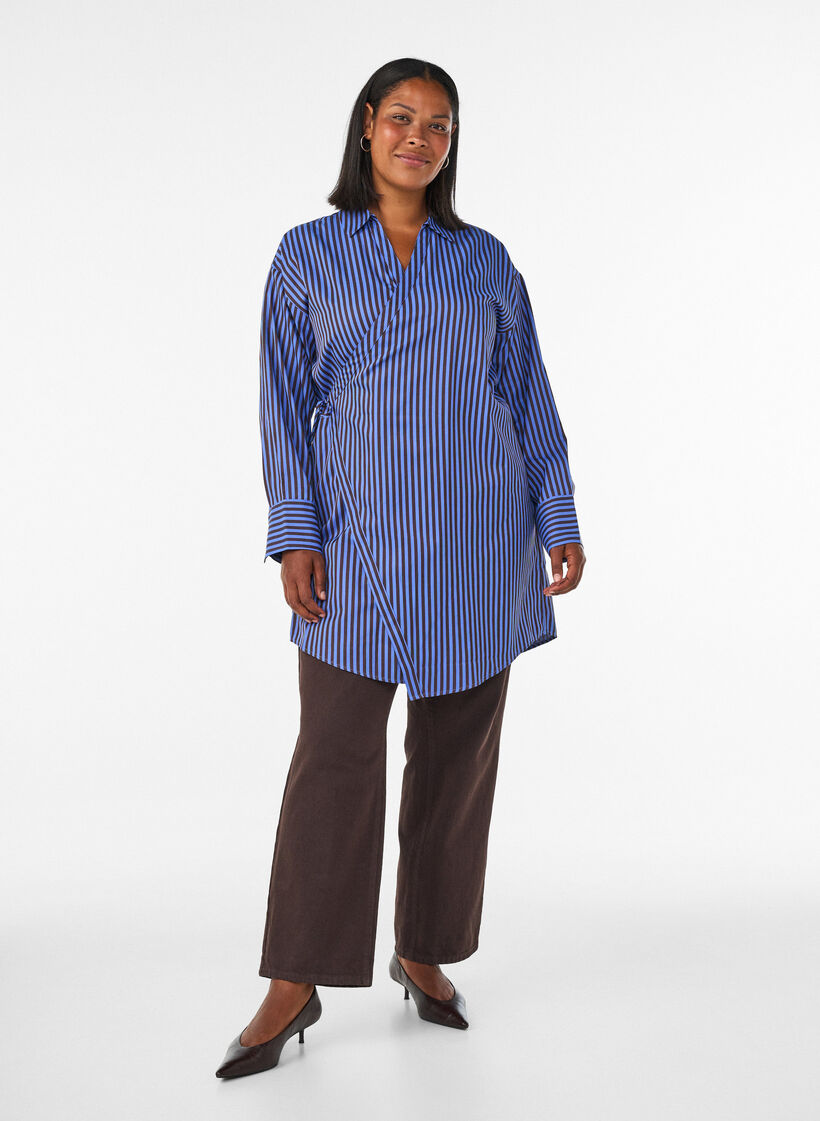 Stripete skjorte med wrap-effekt og et knytebelte, Bl&aring;, Model image number 1