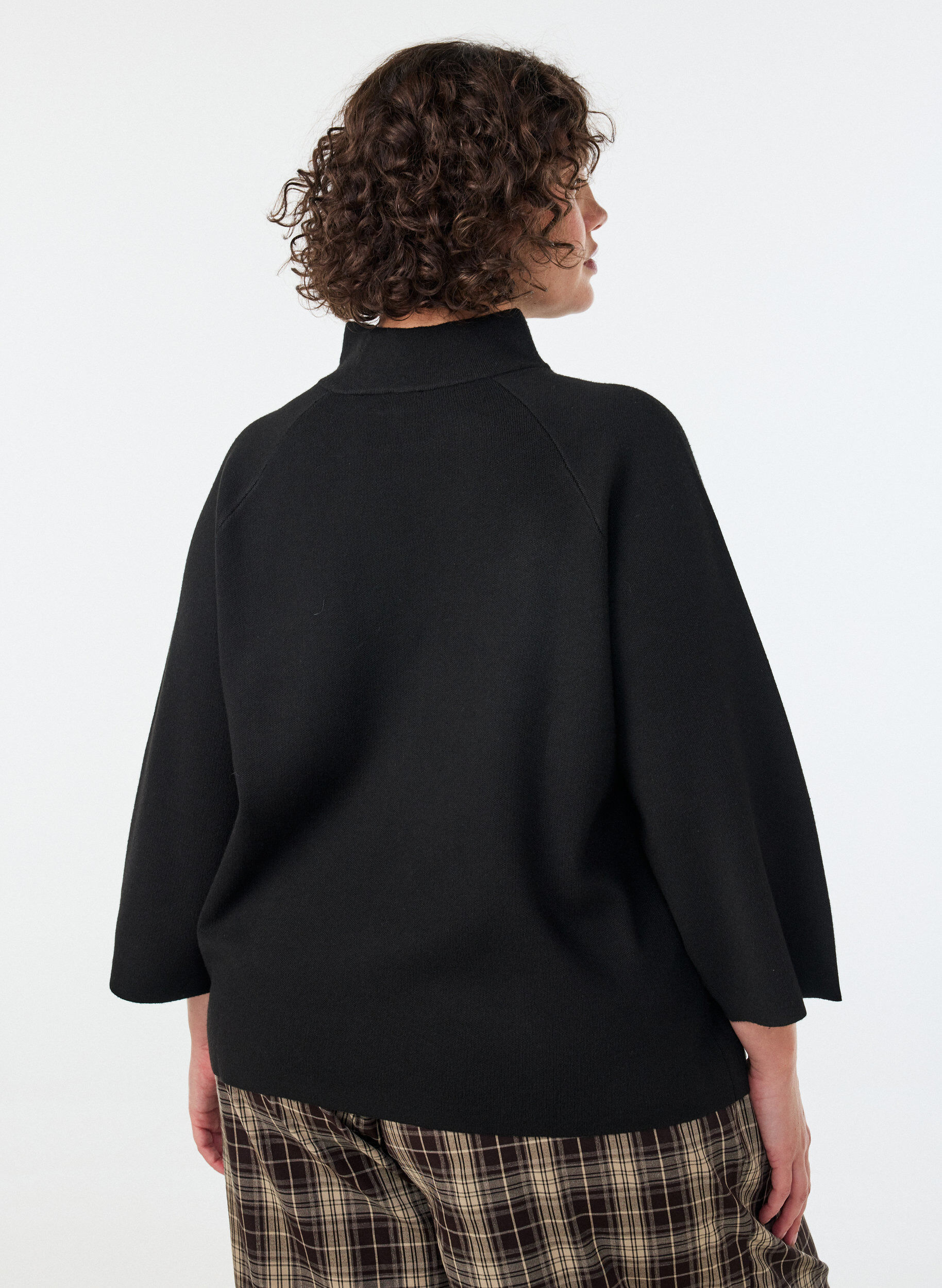 ZizziStrikkebluse i viskoseblanding med rullehals, Svart, Model image number 2