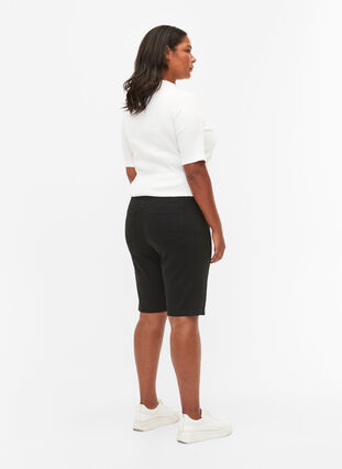 Tettsittende shorts med baklommer, Black, Model image number 1