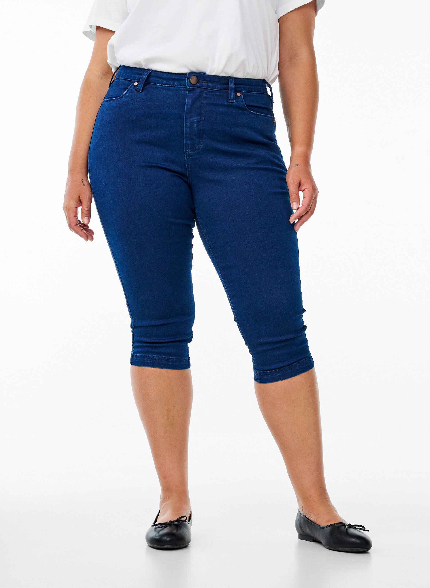 ZizziSlim fit Army caprijeans med h&oslash;y midje, Bl&aring;, Model image number 2