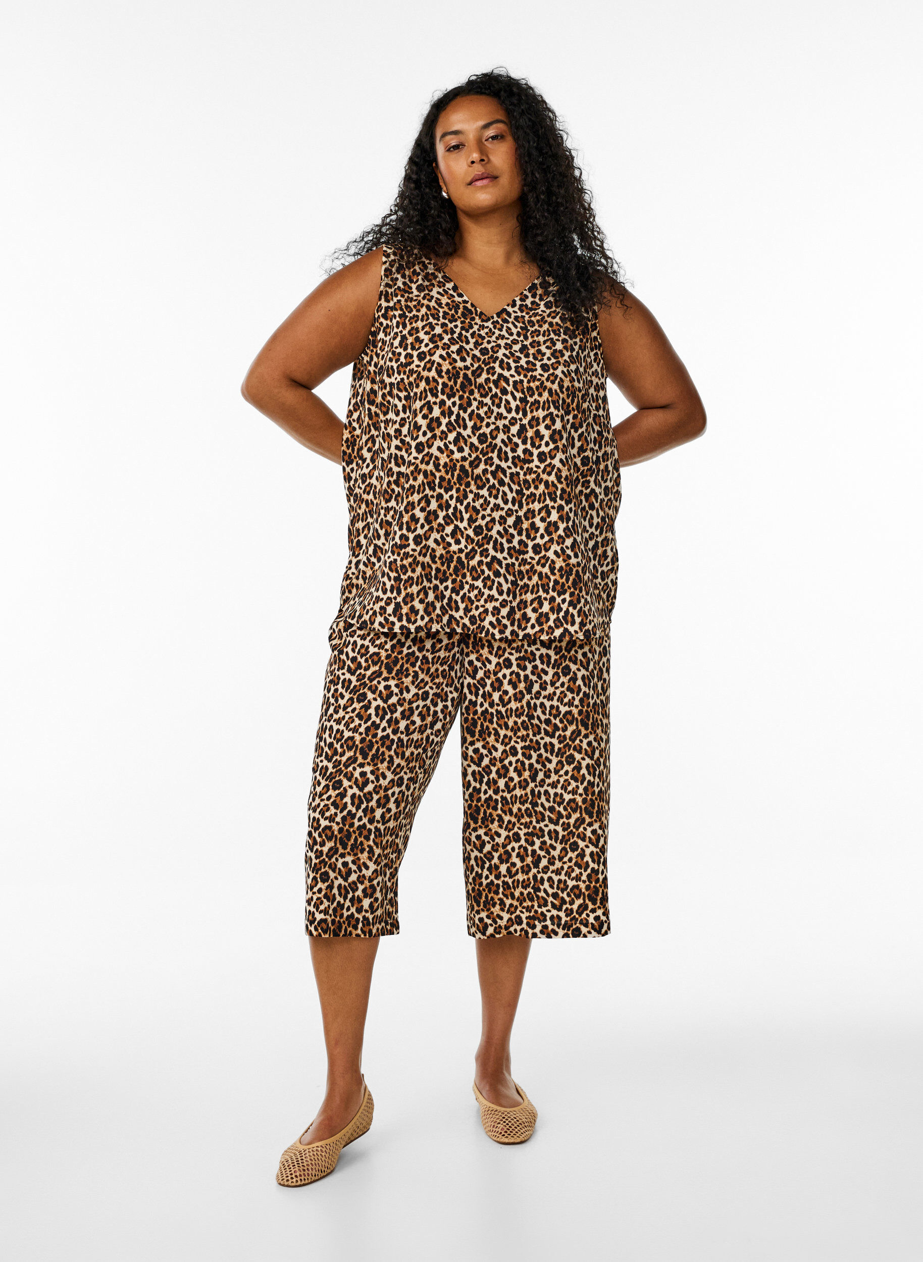 ZizziTopp med trykk og V-hals, Gr&oslash;nn, Model image number 1