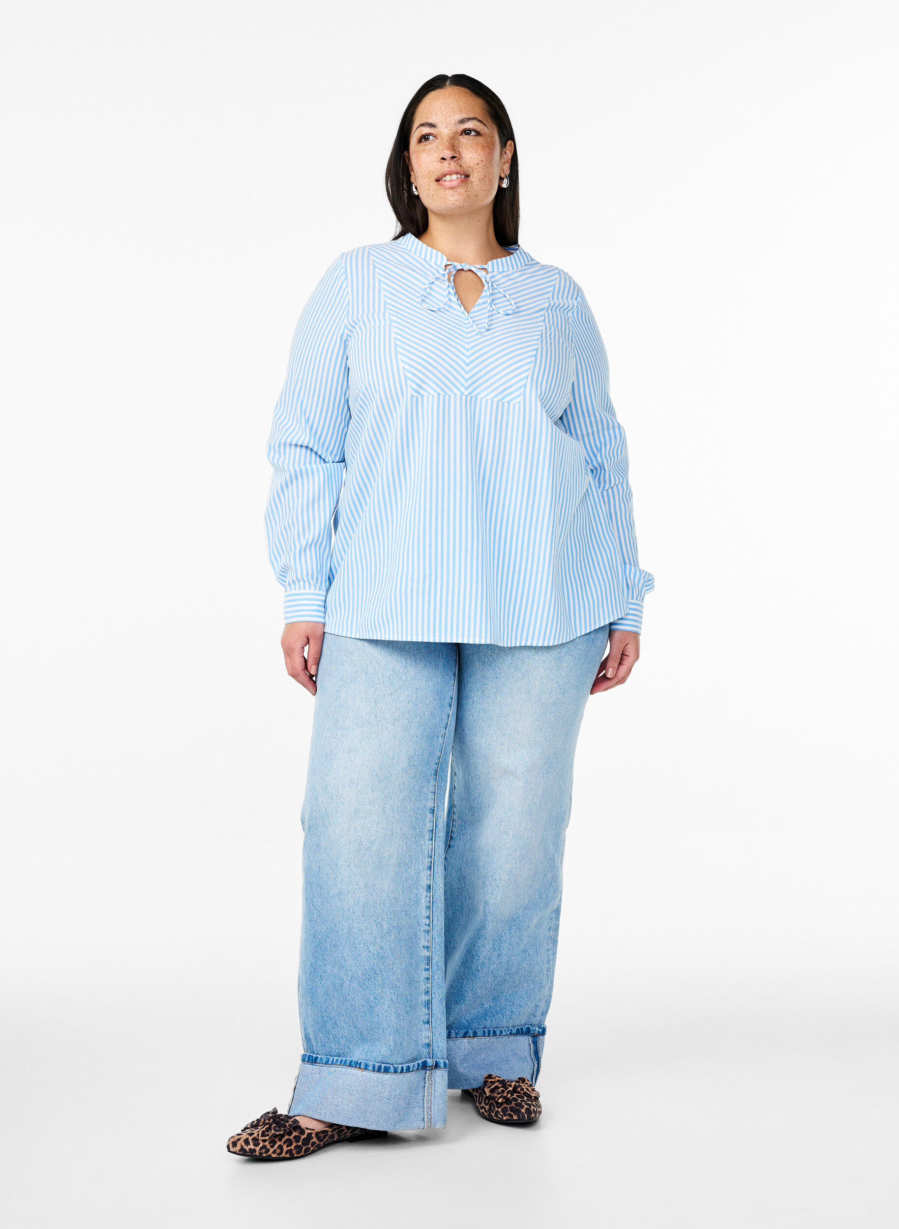 Zizzi Stripet bluse med knyteutstyr, Bl&aring;, Model image number 1