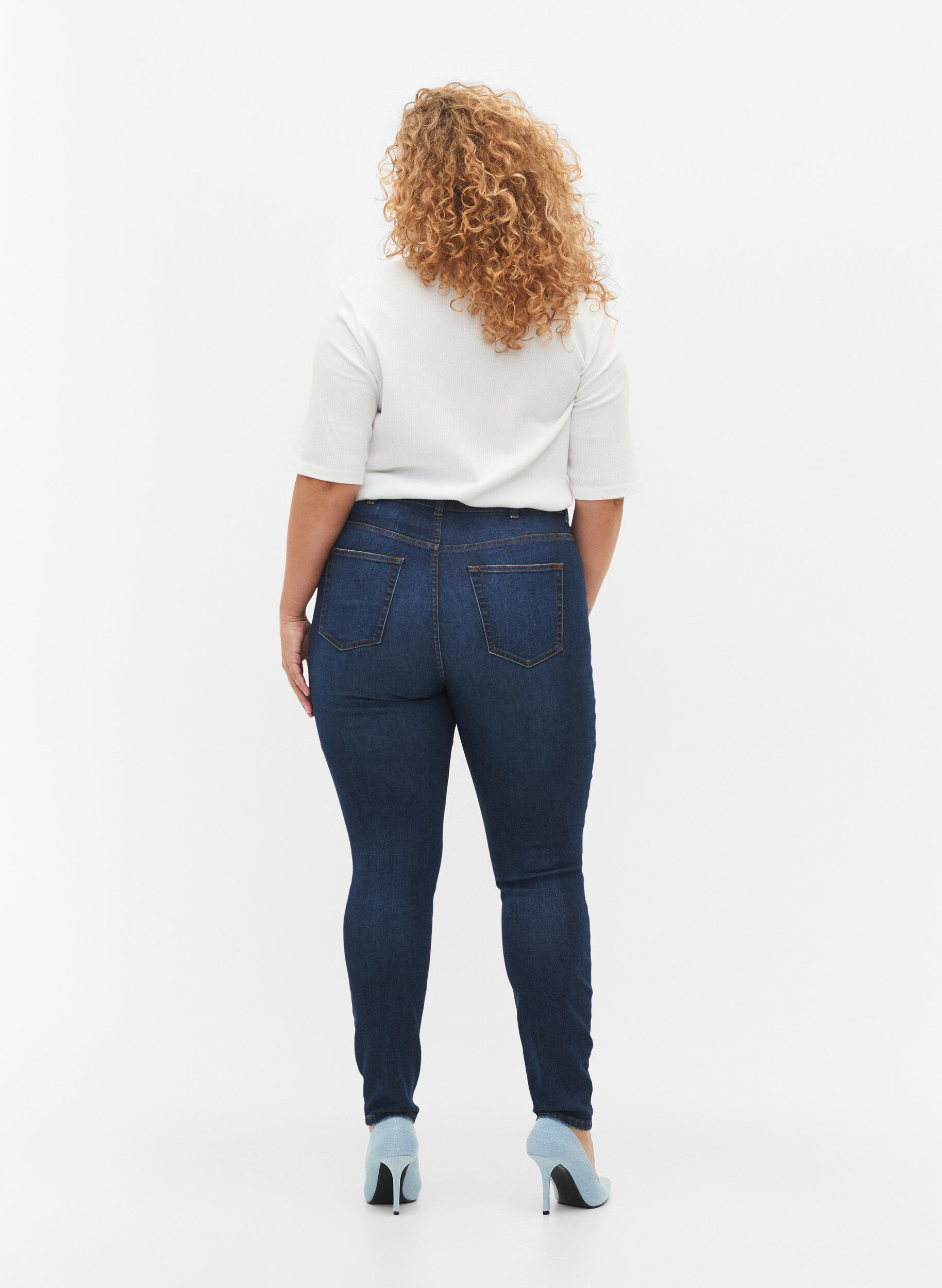 Zizzi Super slim Amy jeans med slitte detaljer og h&oslash;yt liv, Dark blue, Model image number 1
