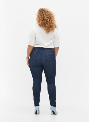 Zizzi Super slim Amy jeans med slitte detaljer og høyt liv, Dark blue, Model image number 1