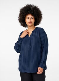 FLASH - Skjortebluse med nålestriper, Blå FLASH - Skjortebluse med nålestriper, Blå, Model