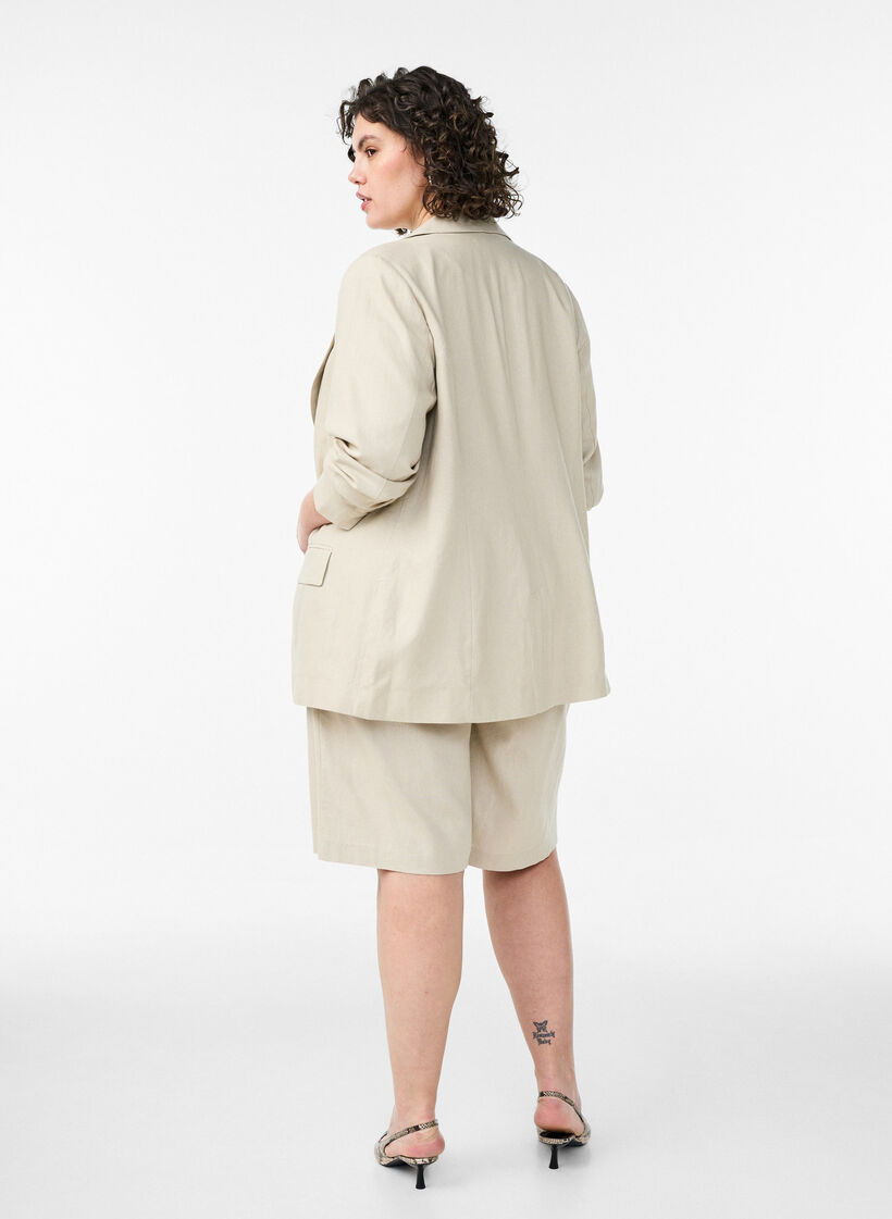Bermudashorts med h&oslash;y midje i lin og viskose, Beige, Model image number 2