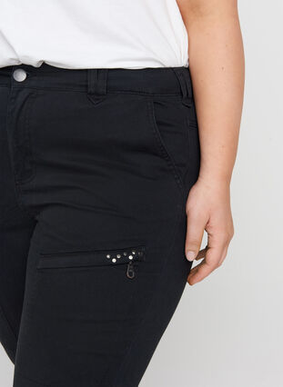 Tettsittende Nille capri jeans, Black, Model image number 2