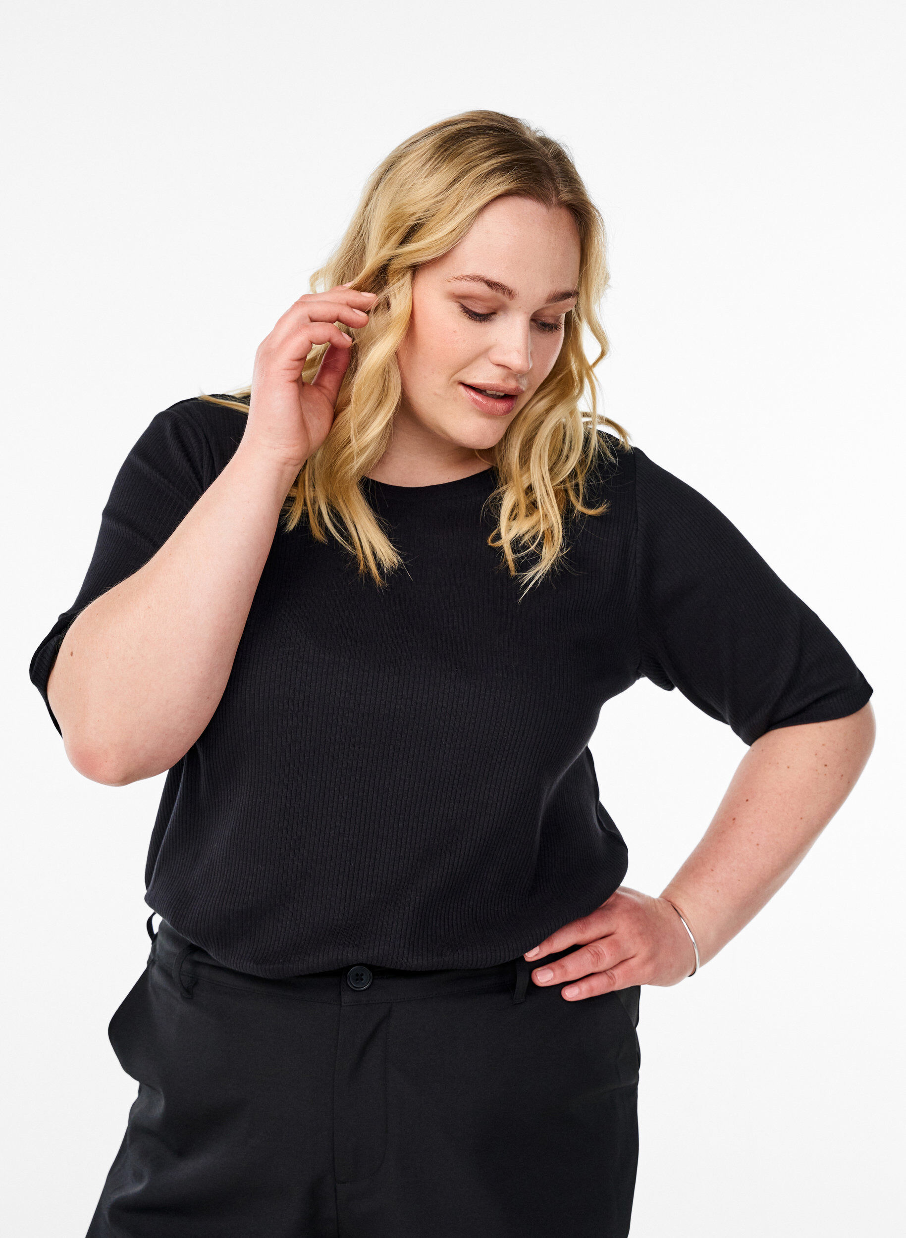 ZizziRibbestrikket jerseybluse med korte ermer, Svart, Model image number 0