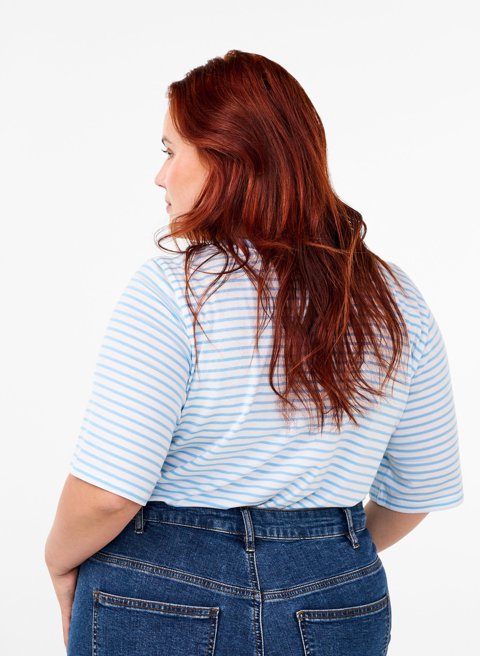 Zizzi Stripete T-skjorte i lyocell med rund hals, Bl&aring;, Model image number 2