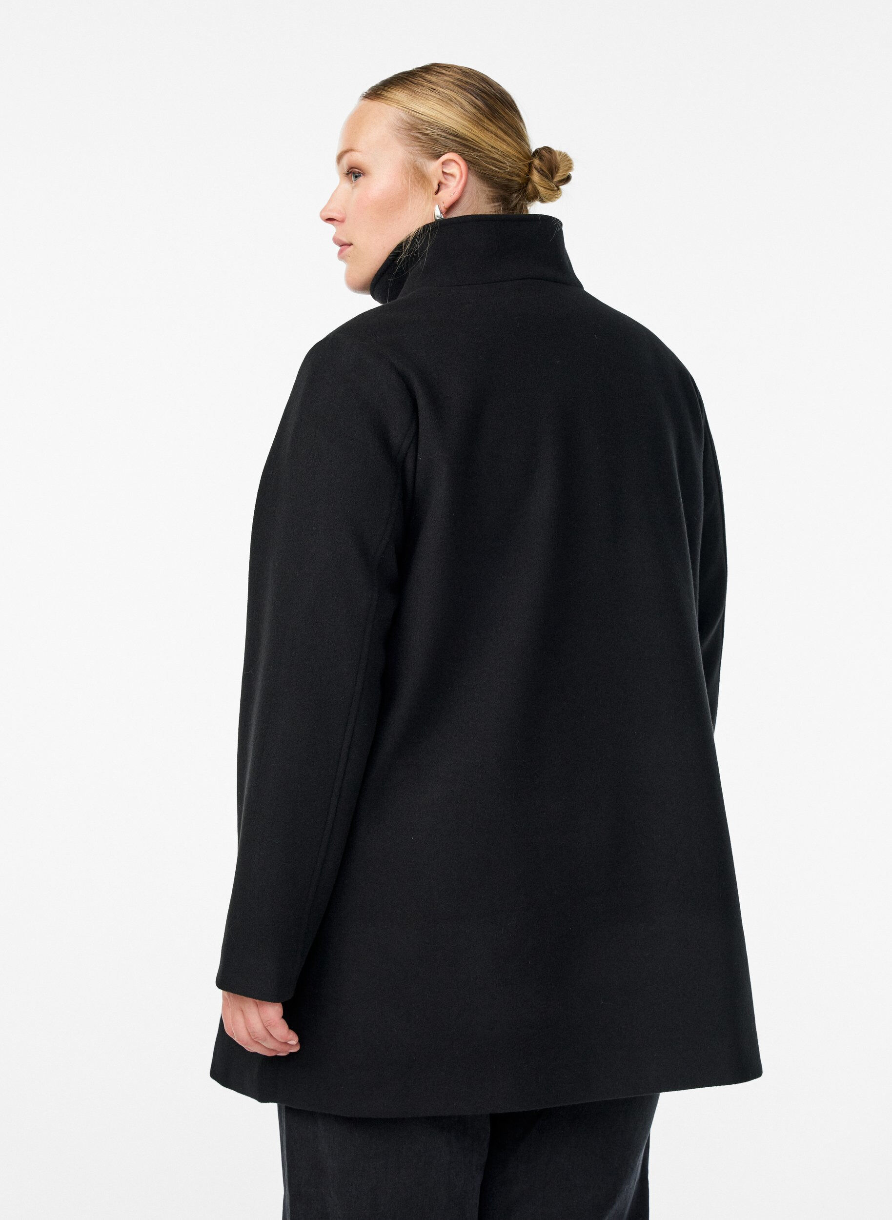 ZizziKort k&aring;pe med A-linjesnitt, Svart, Model image number 2