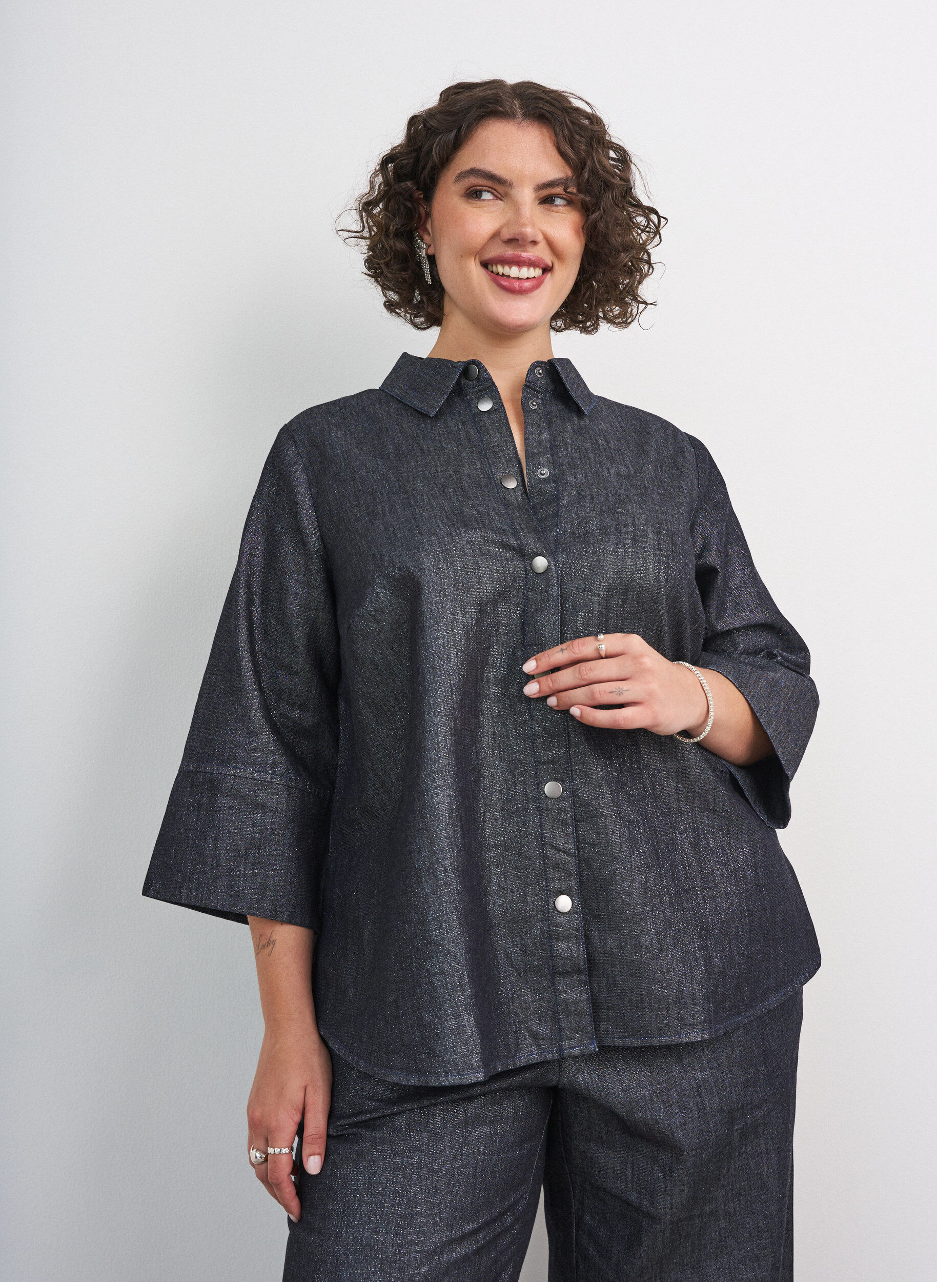 Denimskjorte med glittertr&aring;d og 3/4 ermer, Gr&aring;, Model