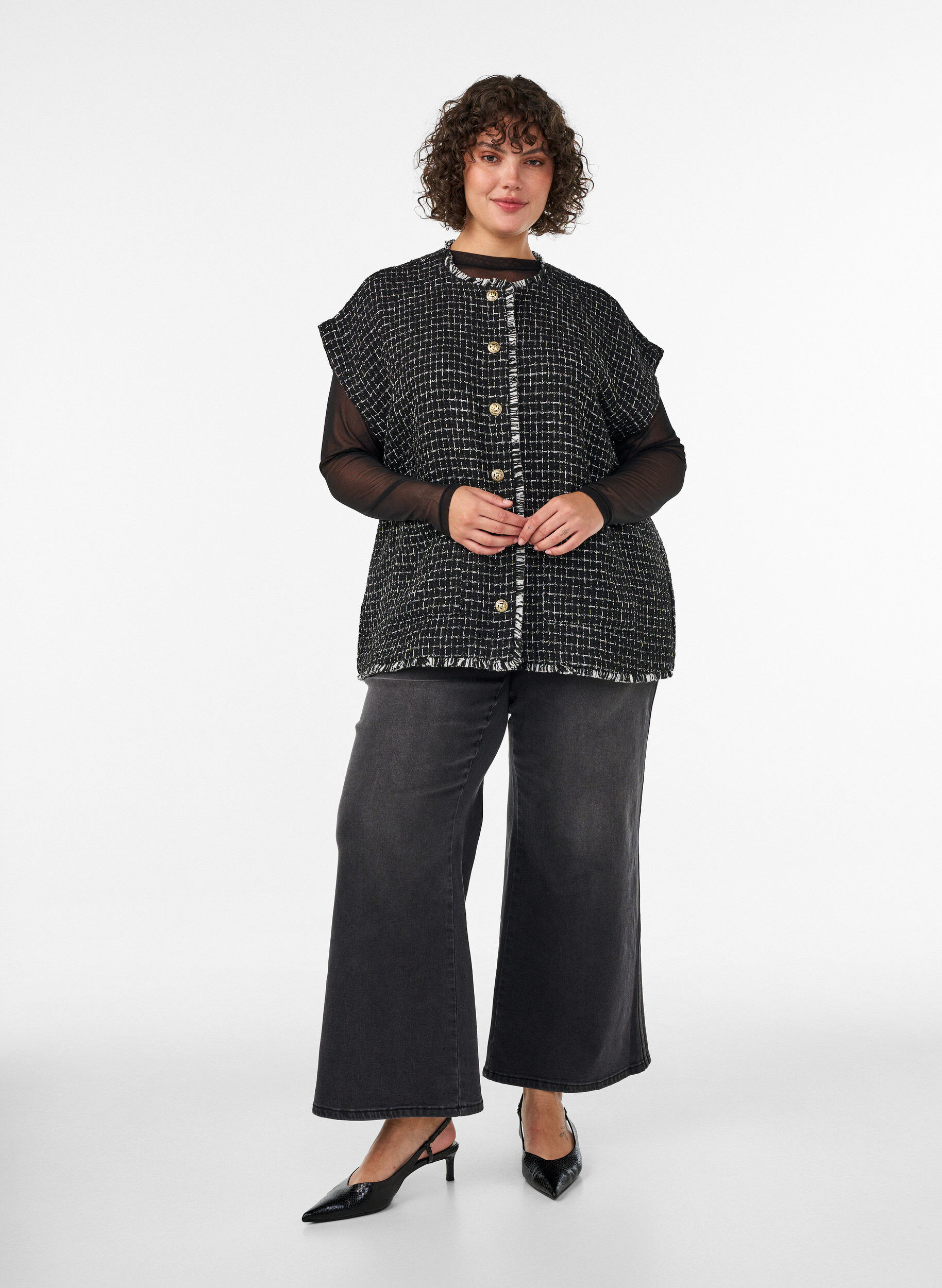 ZizziRutete vest med dekorative knapper, Svart, Model image number 1