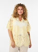 Bluse med blonder, volangkrage og korte ermer, Gul, Model image number 0