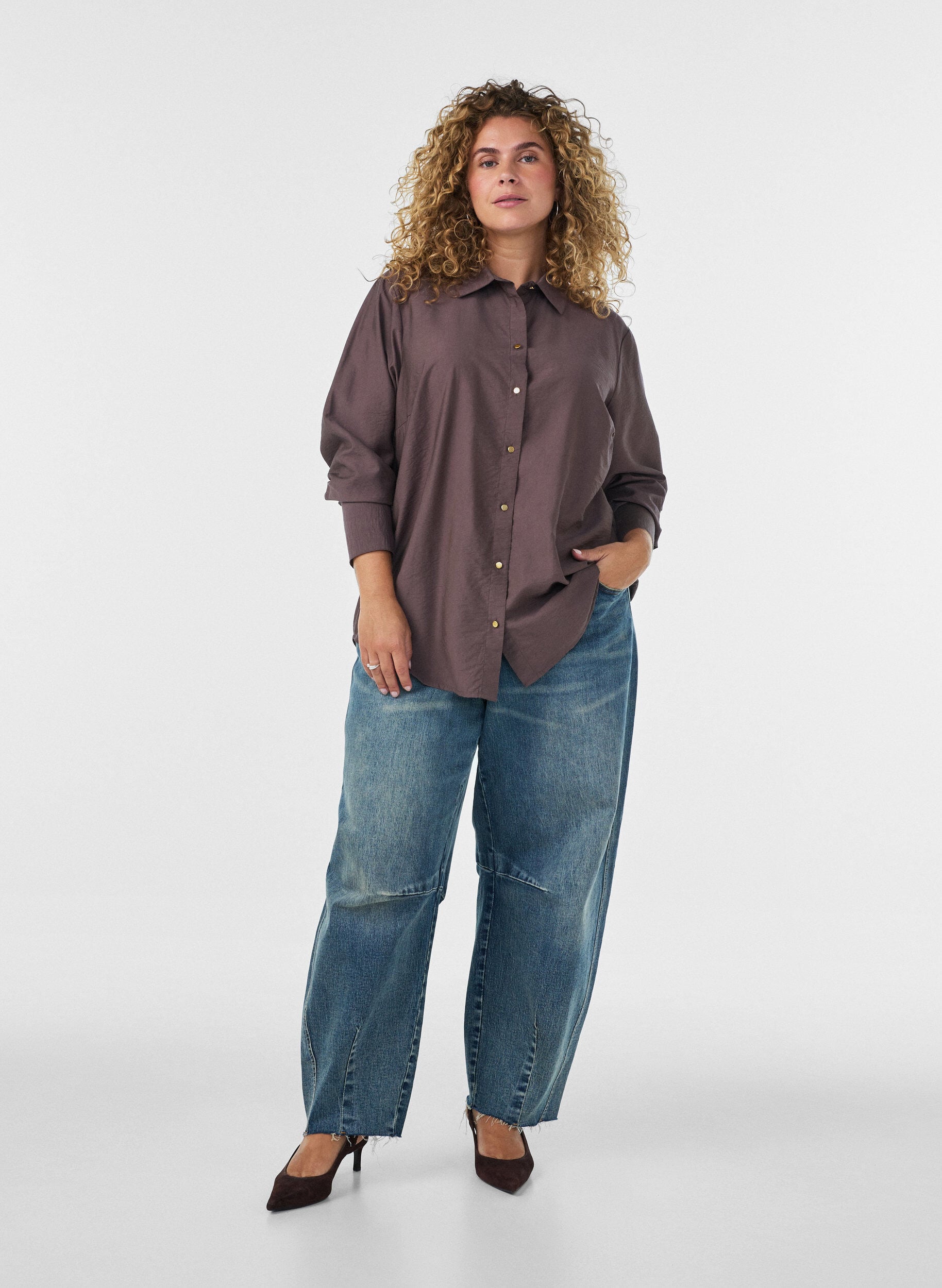 ZizziViskoseskjorte med gullknapper, Brun, Model image number 1